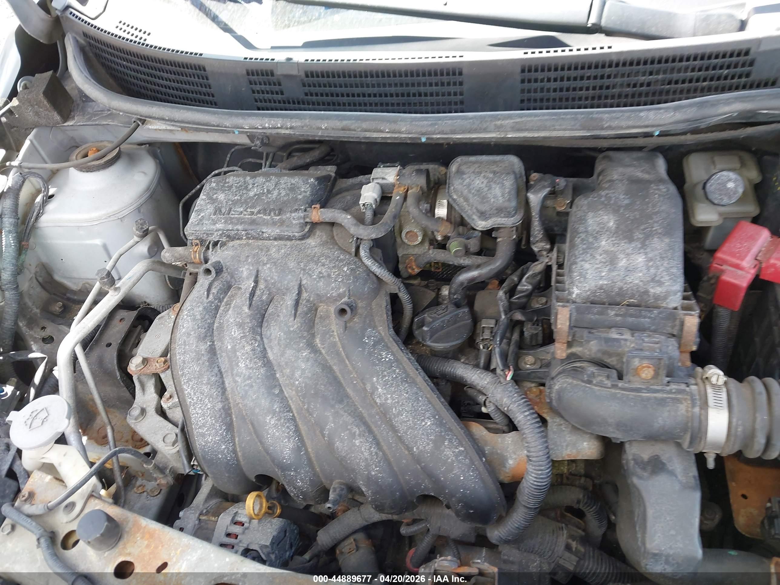NISSAN VERSA image 10