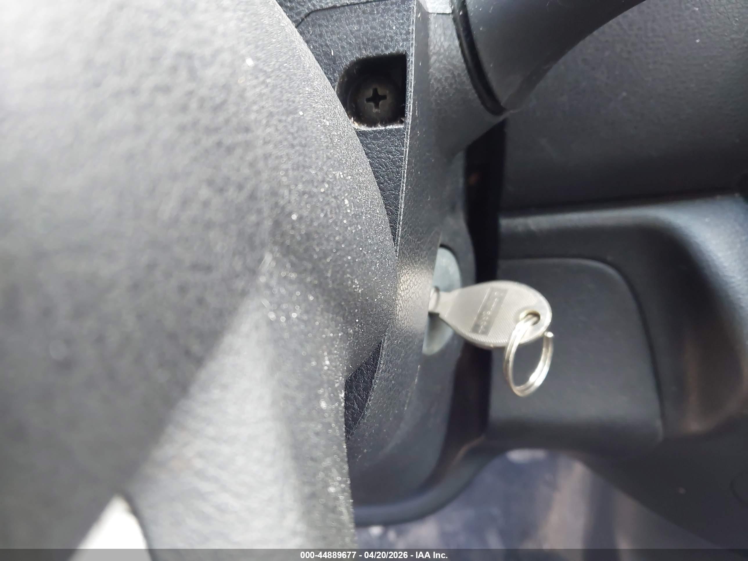 NISSAN VERSA image 11