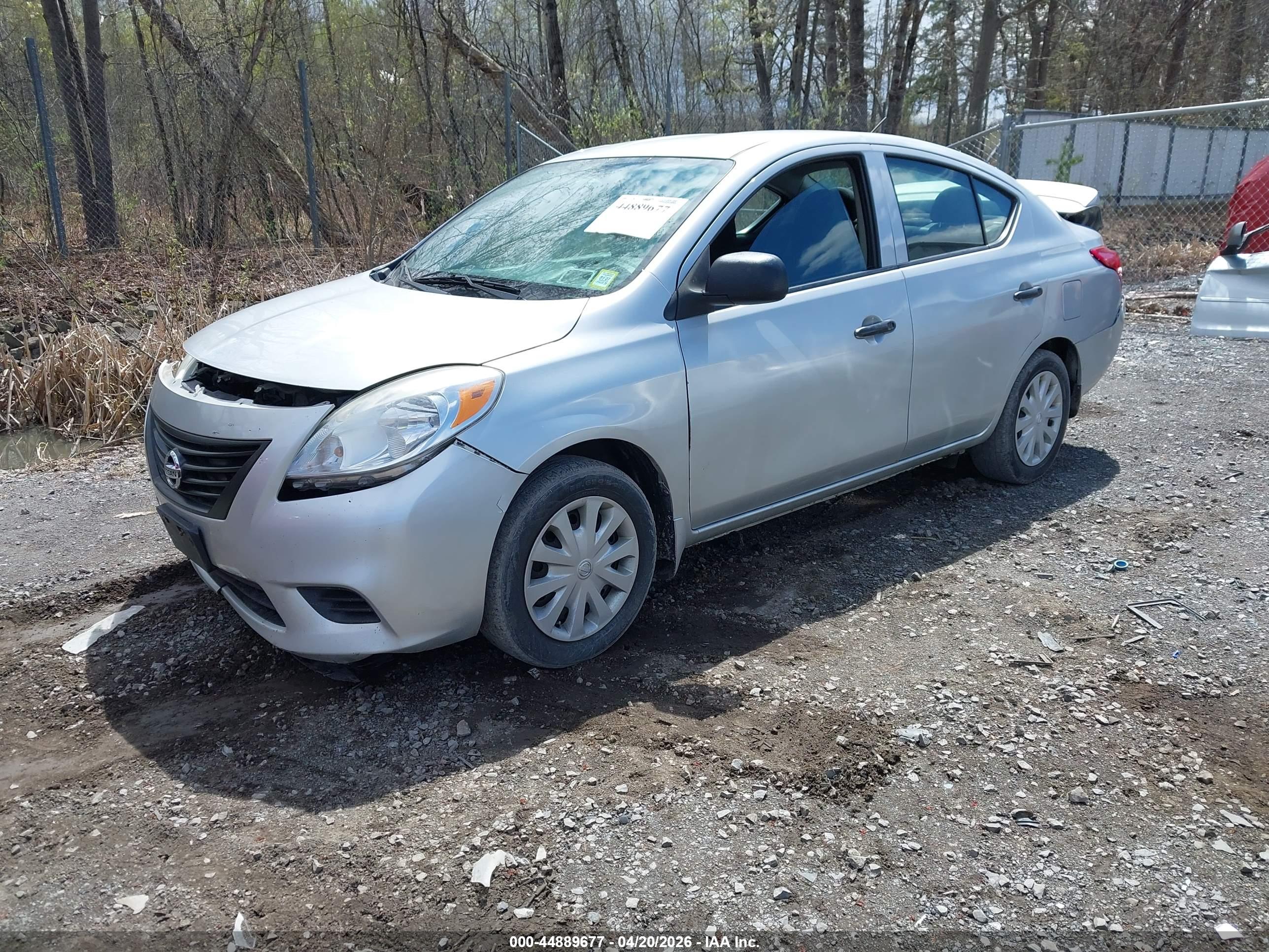 NISSAN VERSA image 2