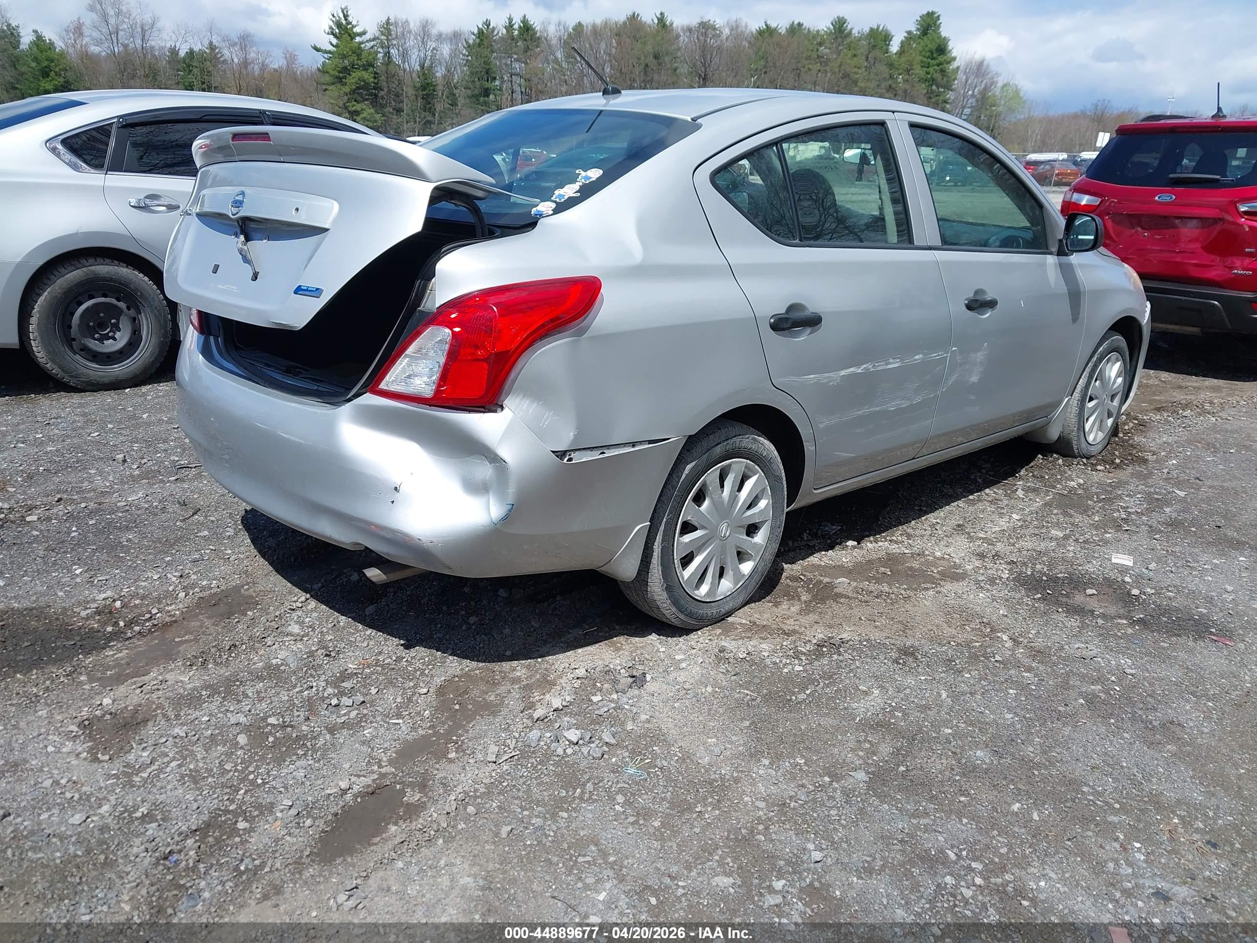 NISSAN VERSA image 4