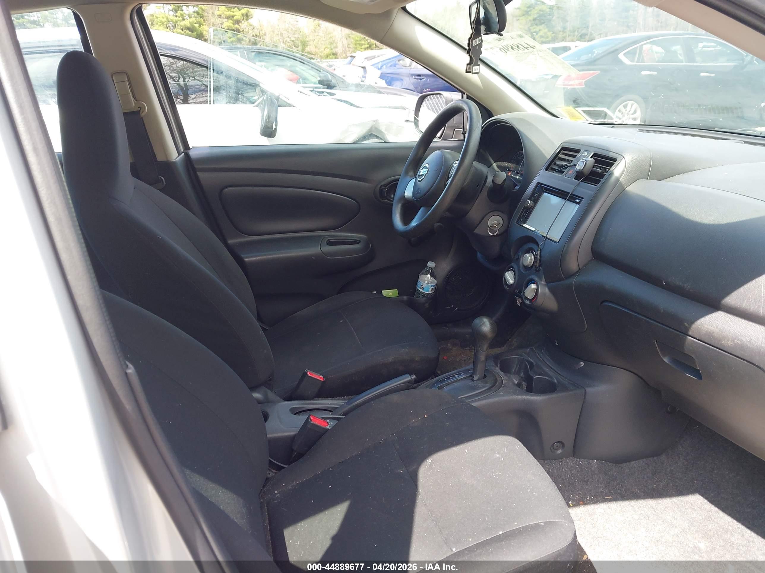 NISSAN VERSA image 5
