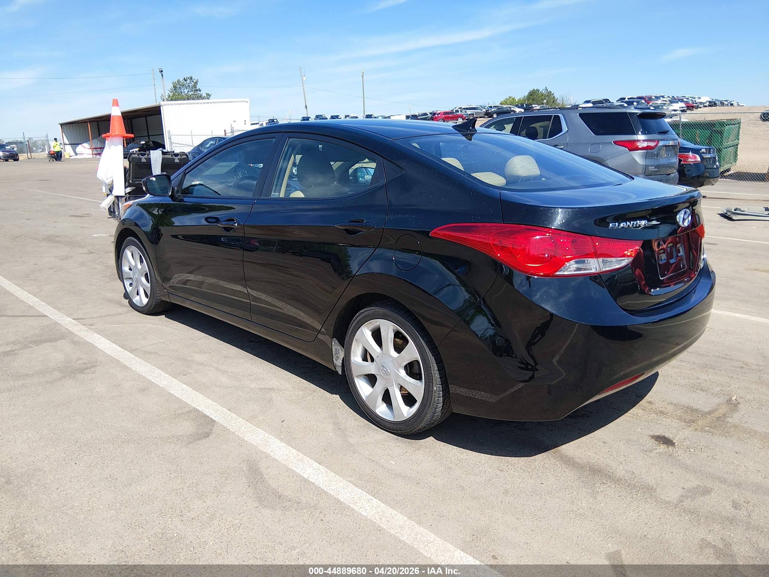 HYUNDAI ELANTRA image 3