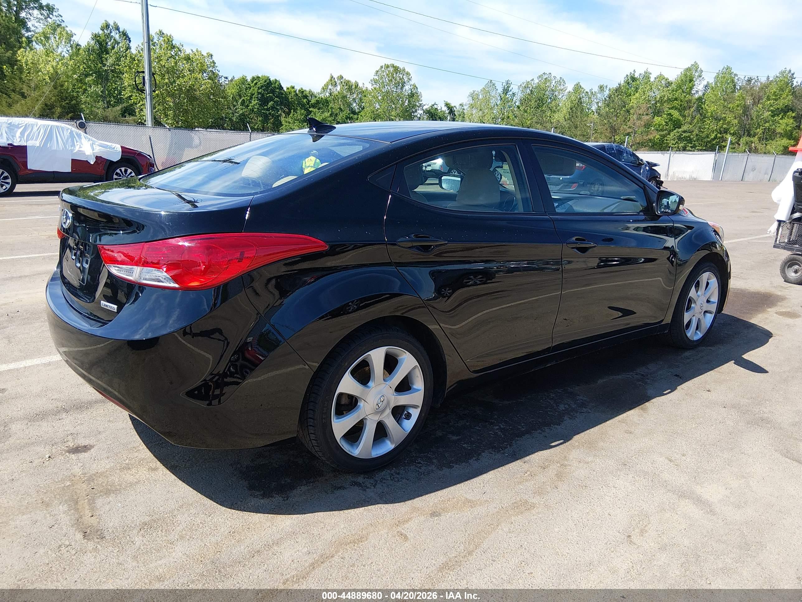 HYUNDAI ELANTRA image 4