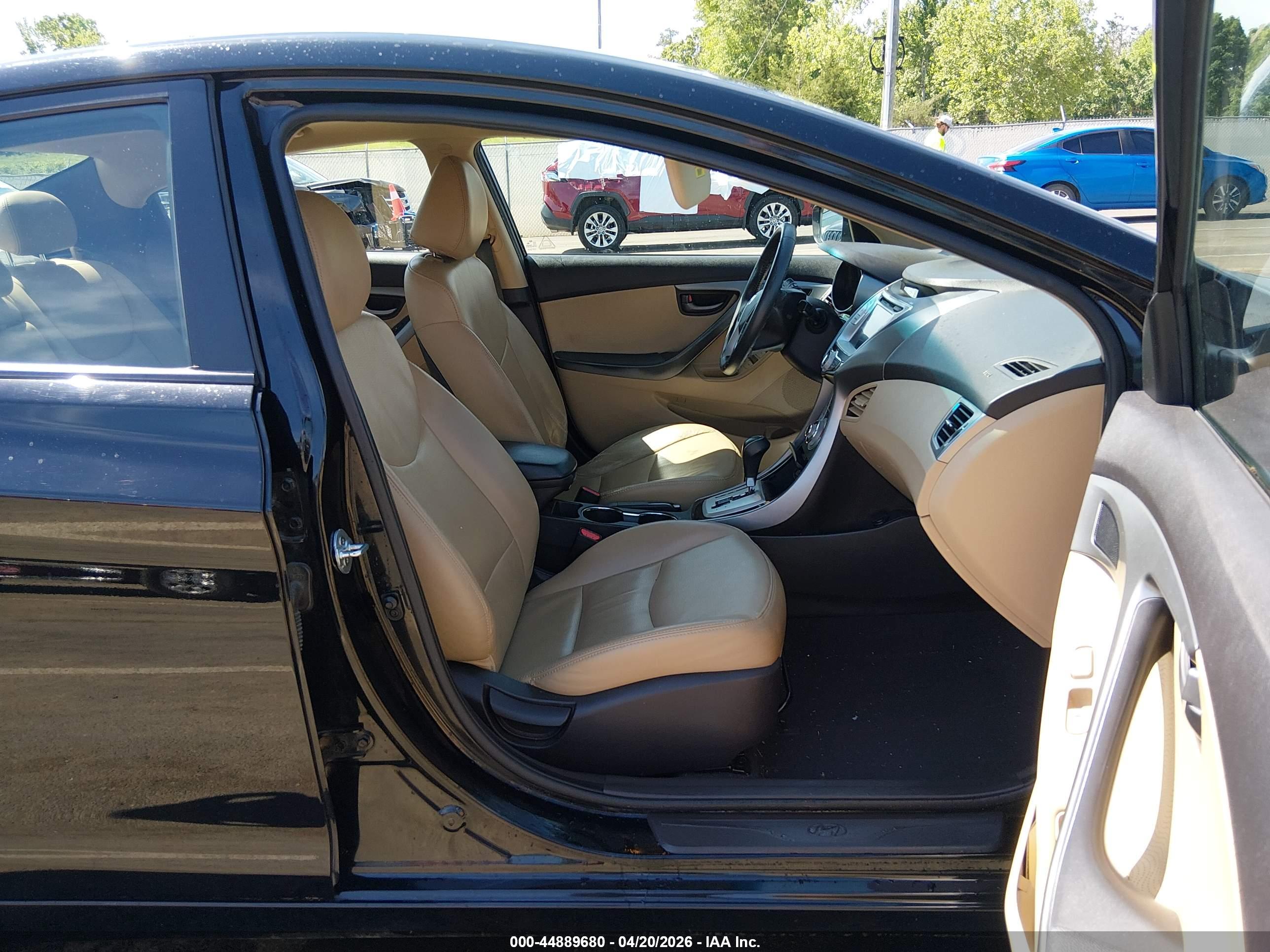 HYUNDAI ELANTRA image 5