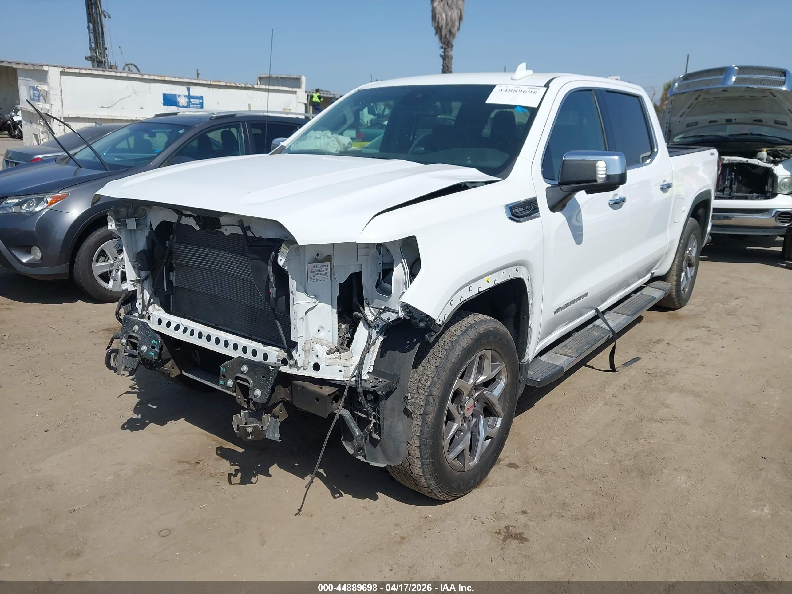 GMC SIERRA image 2