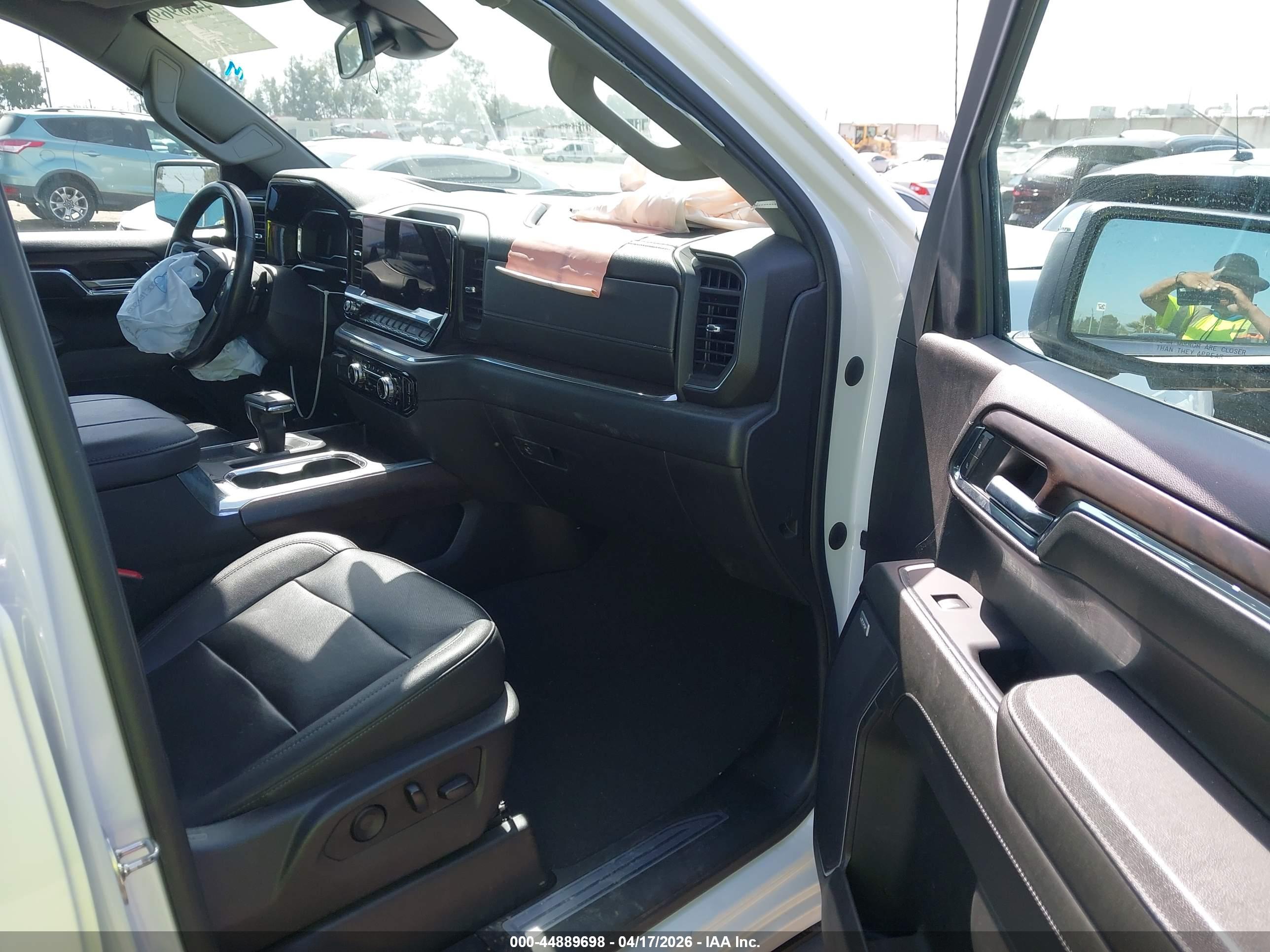 GMC SIERRA image 5