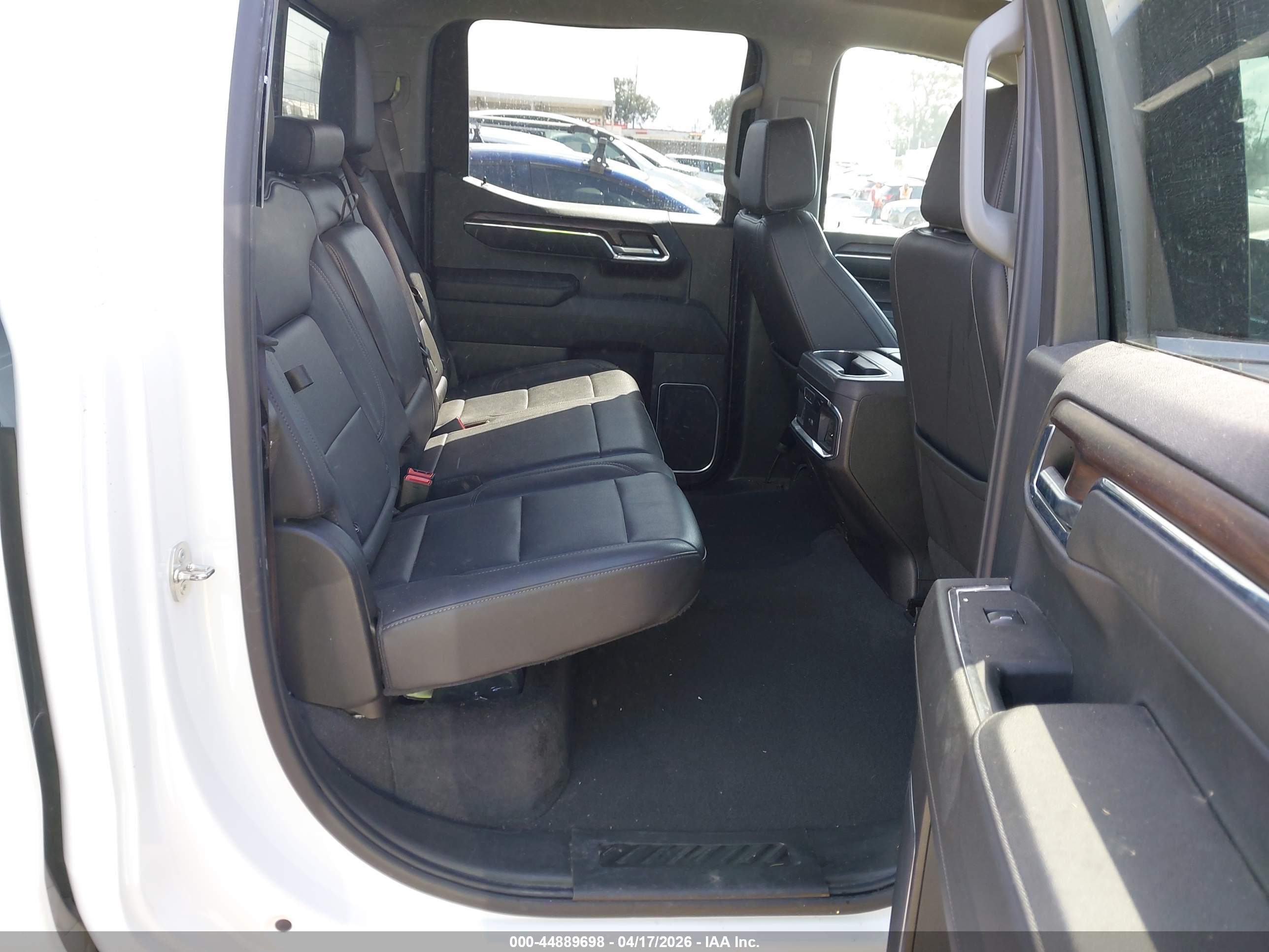 GMC SIERRA image 8