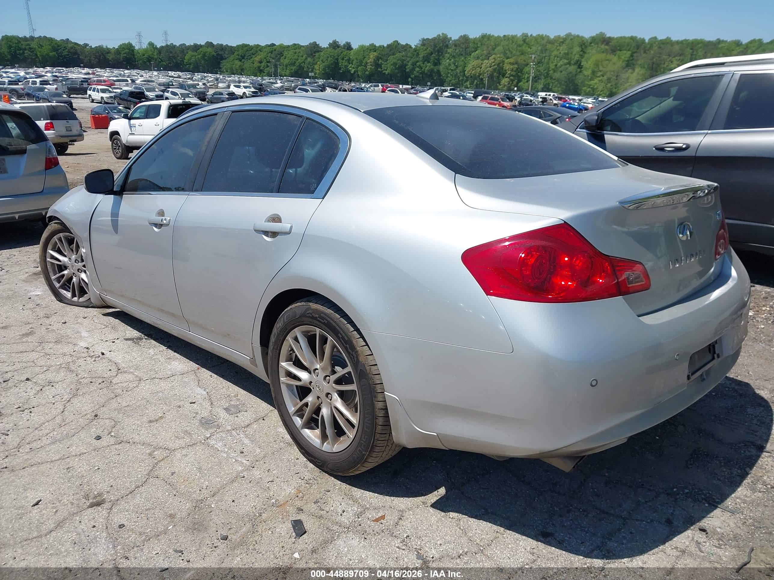 INFINITI G37 image 3