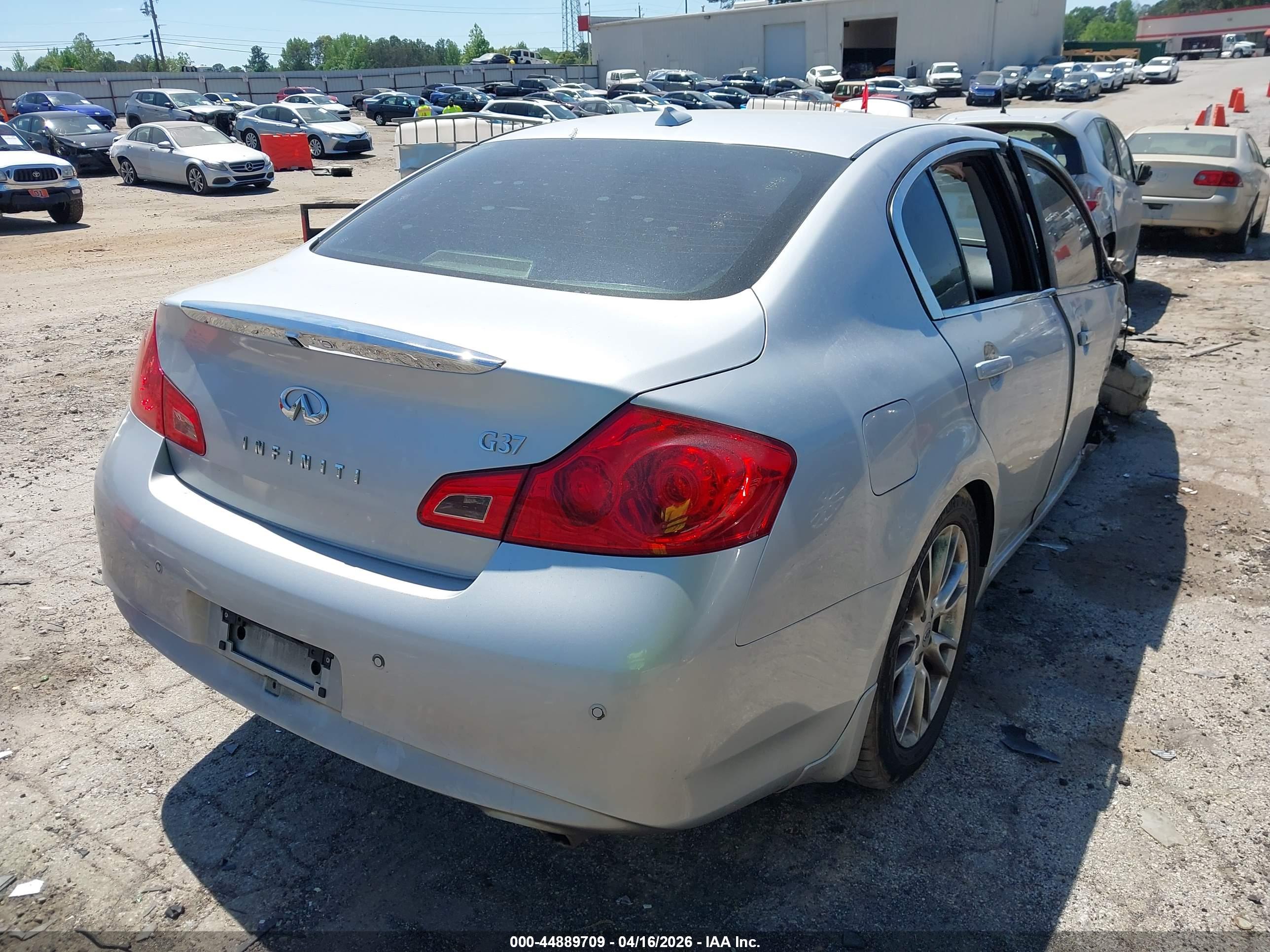 INFINITI G37 image 4