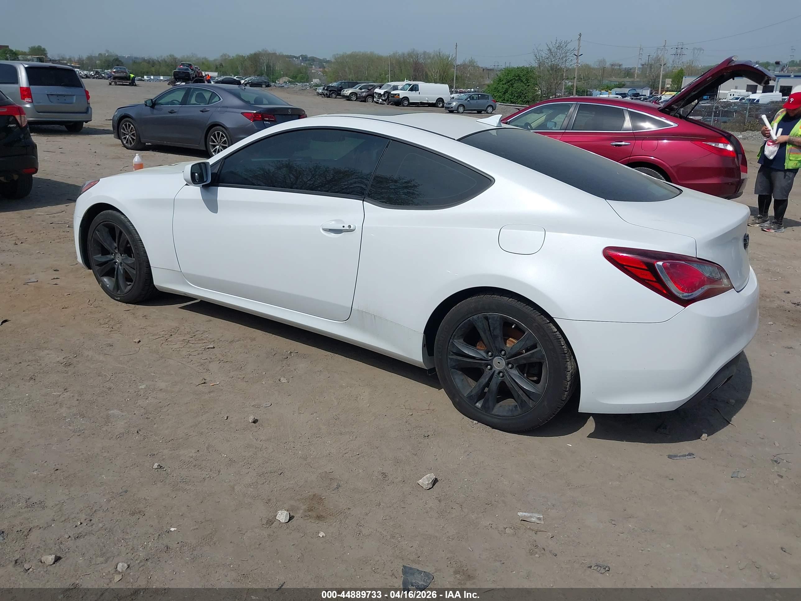 HYUNDAI GENESIS image 3