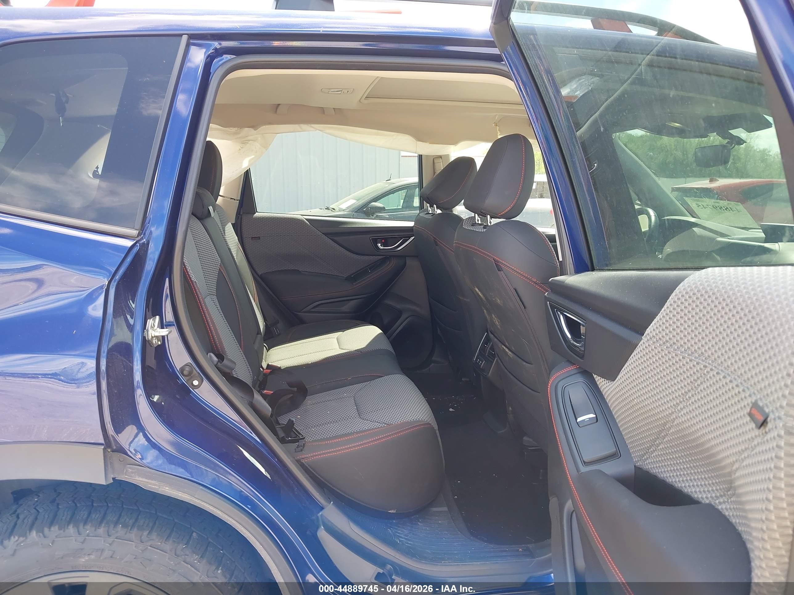SUBARU FORESTER image 8