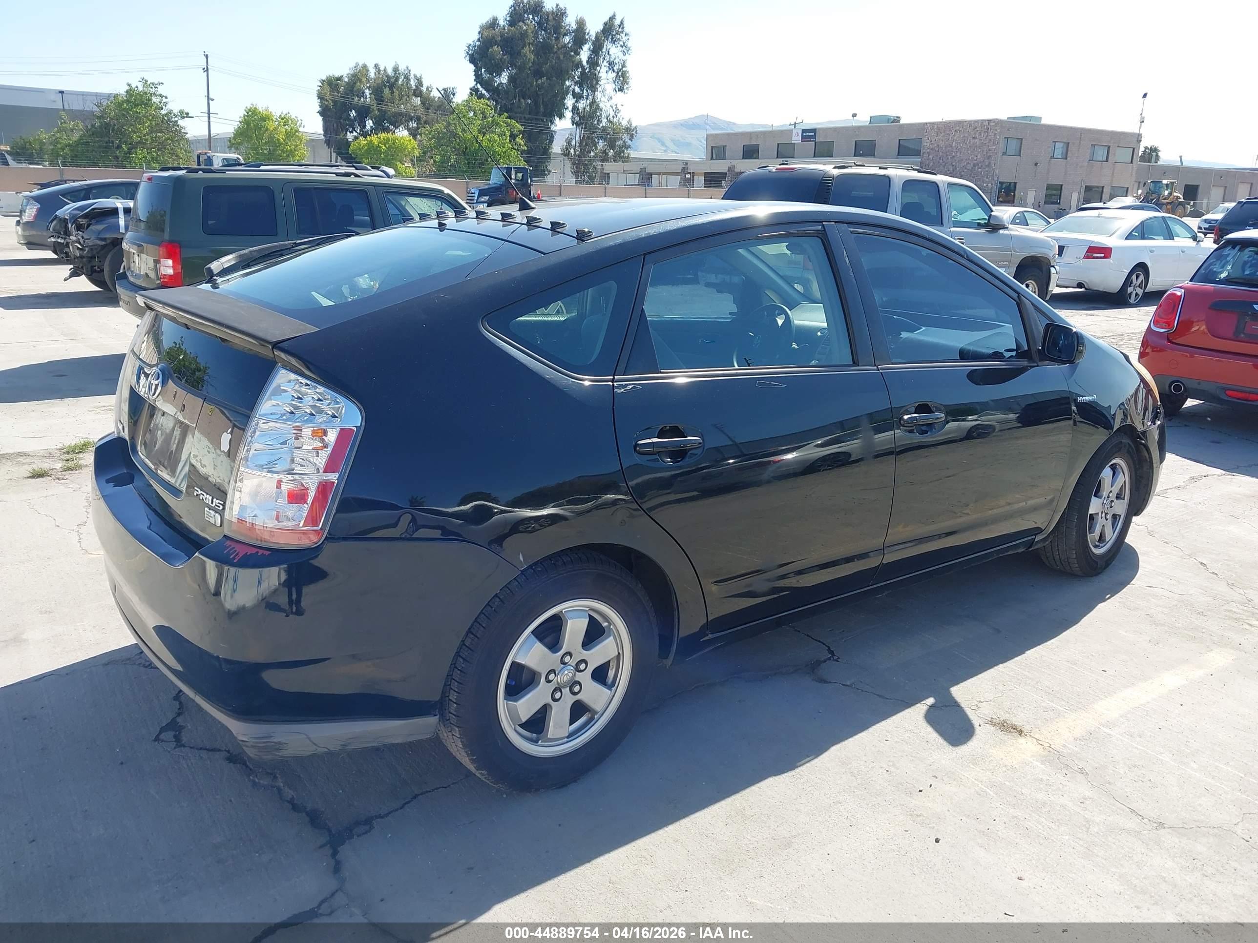 TOYOTA PRIUS image 4