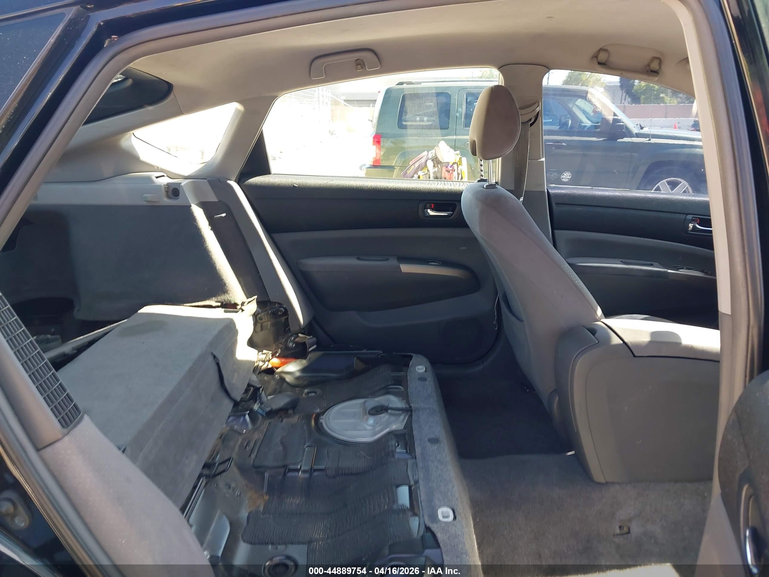 TOYOTA PRIUS image 8