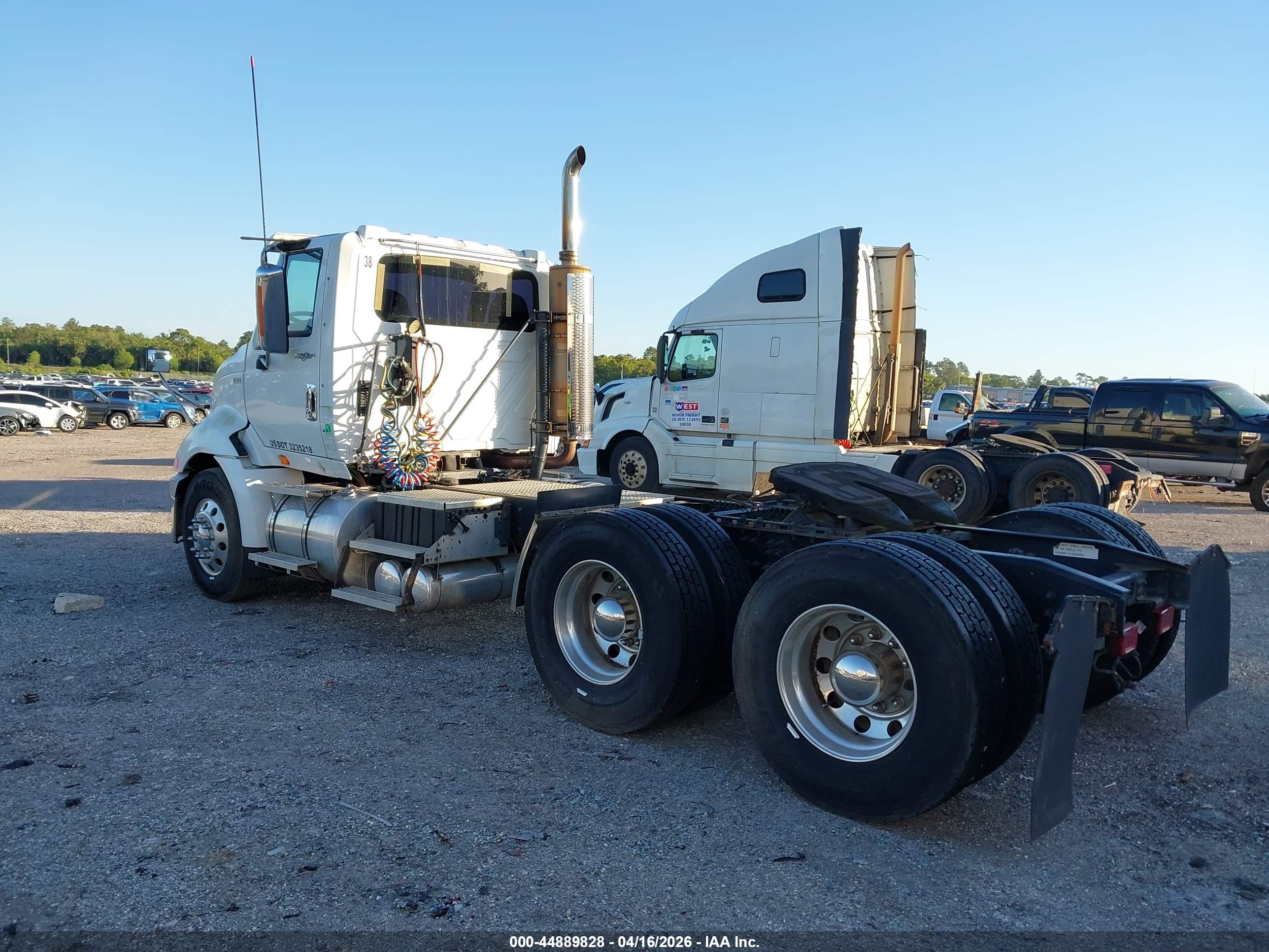INTERNATIONAL PROSTAR image 3