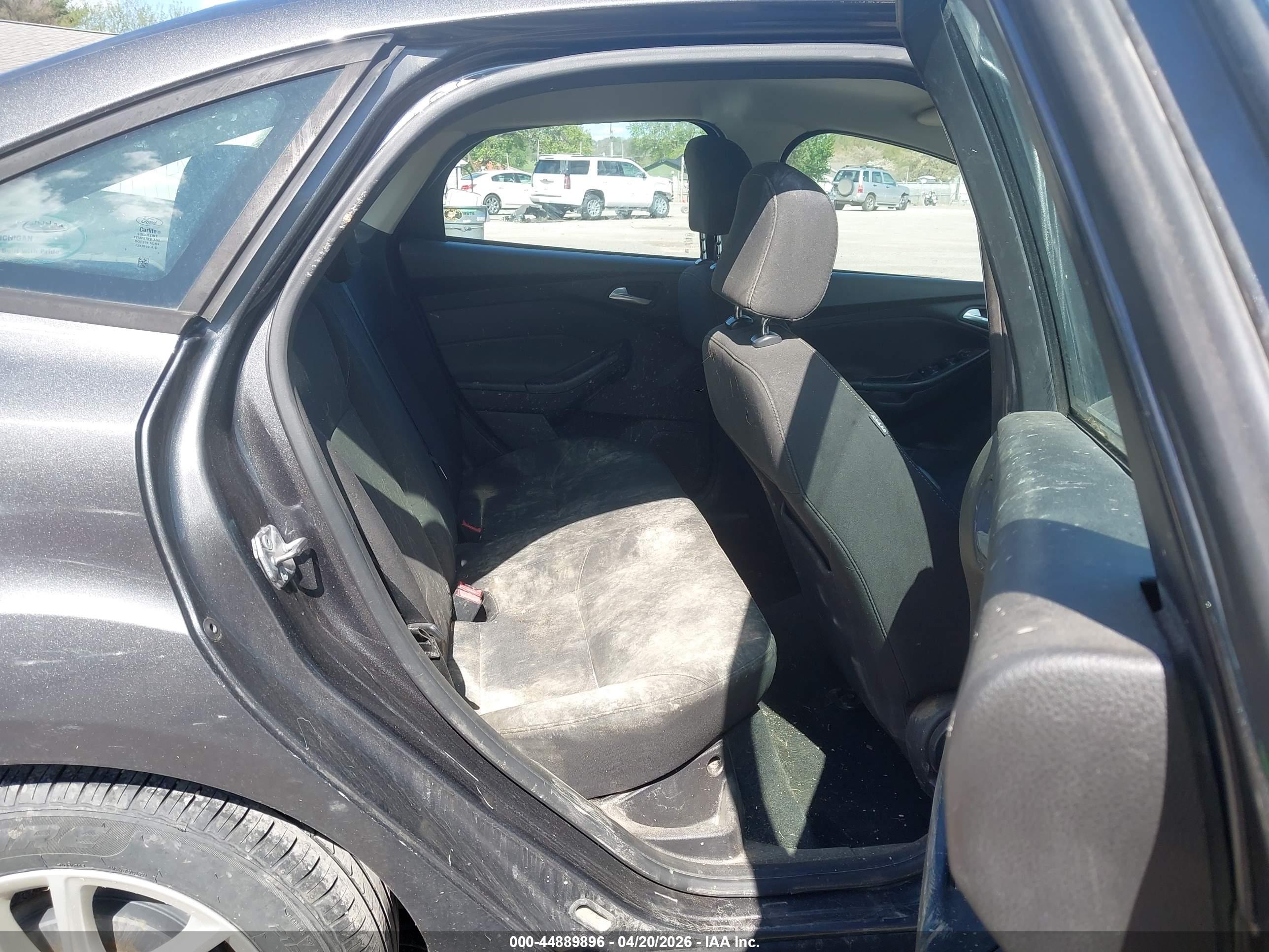 FORD FOCUS image 8
