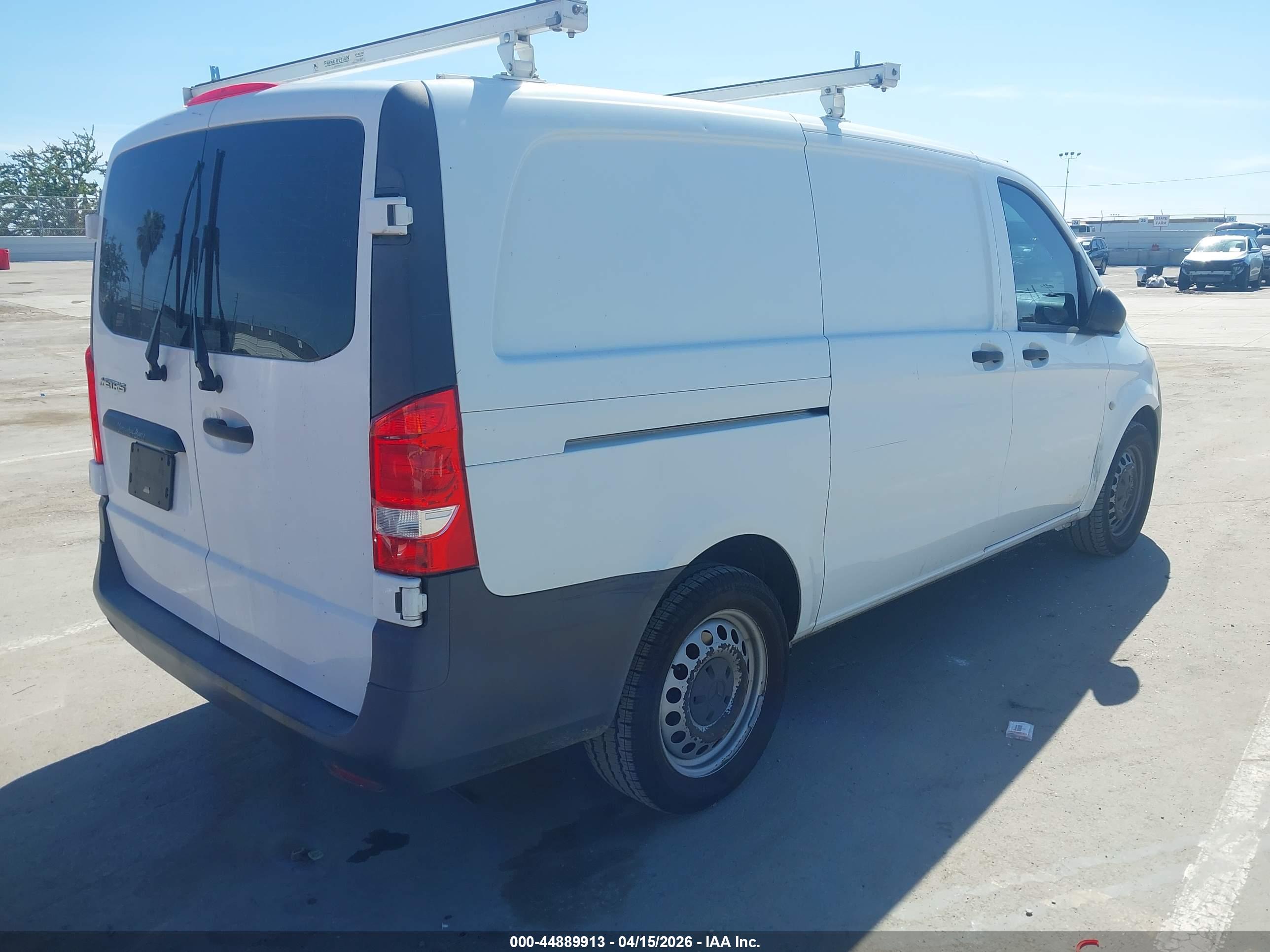 MERCEDES-BENZ METRIS image 4