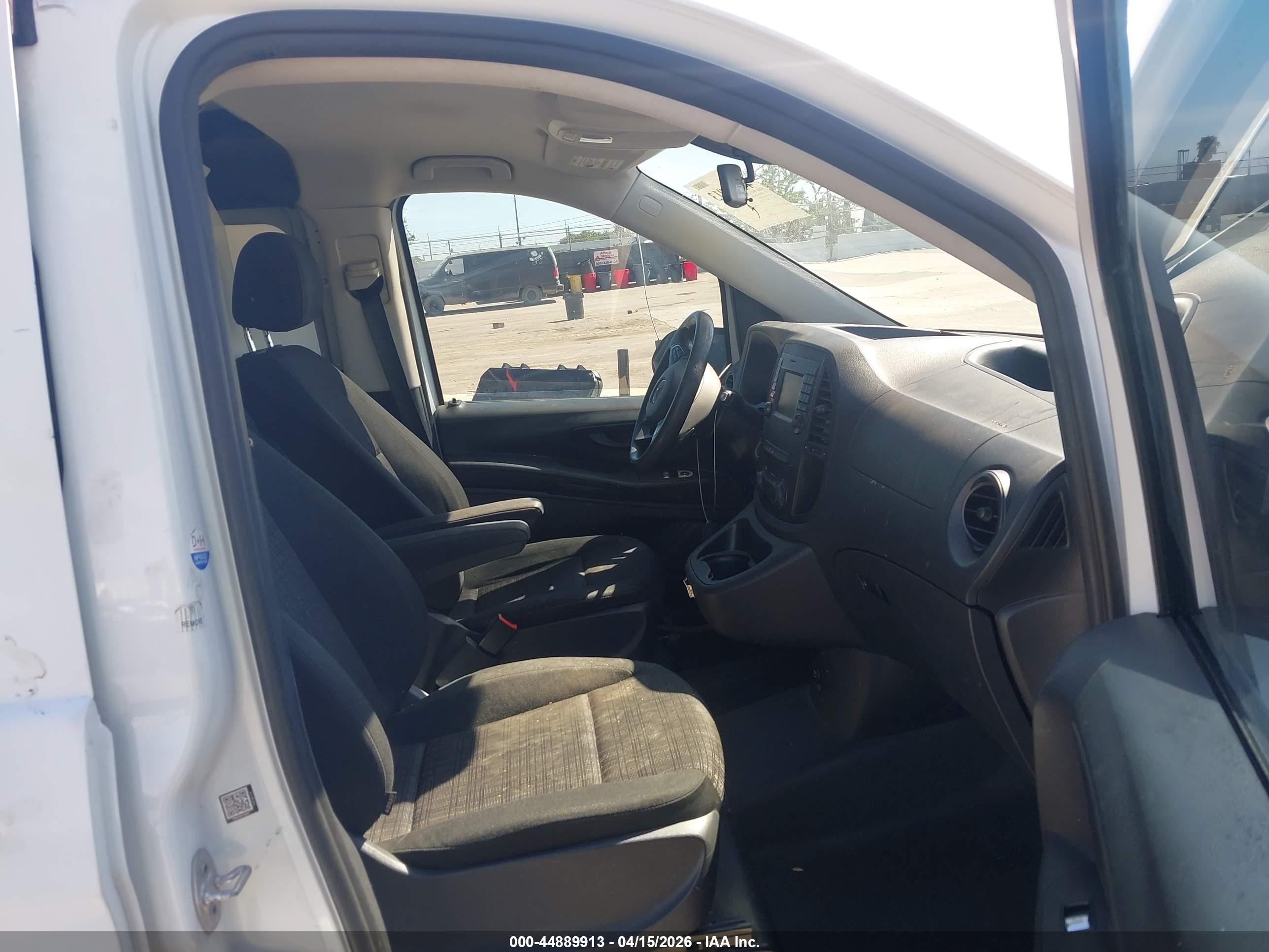 MERCEDES-BENZ METRIS image 5