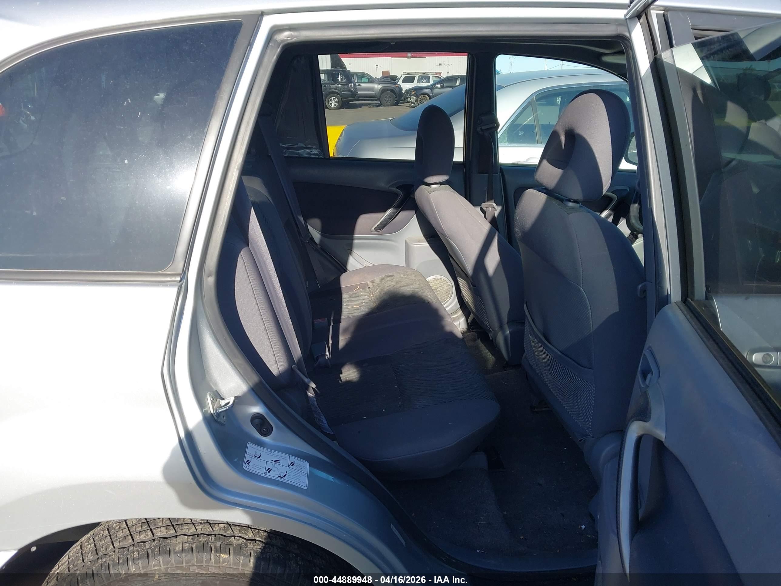 TOYOTA RAV4 image 8