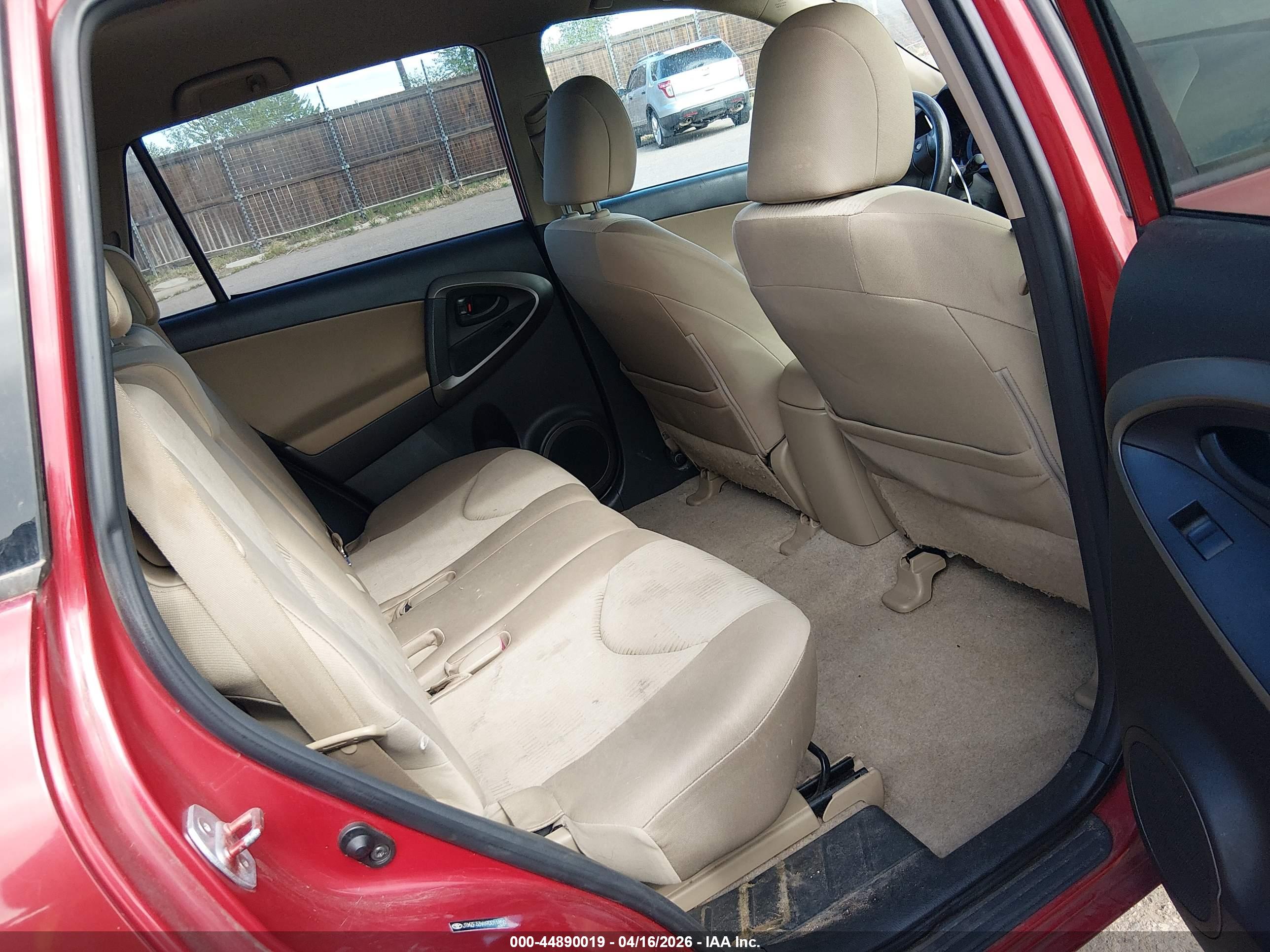 TOYOTA RAV4 image 8