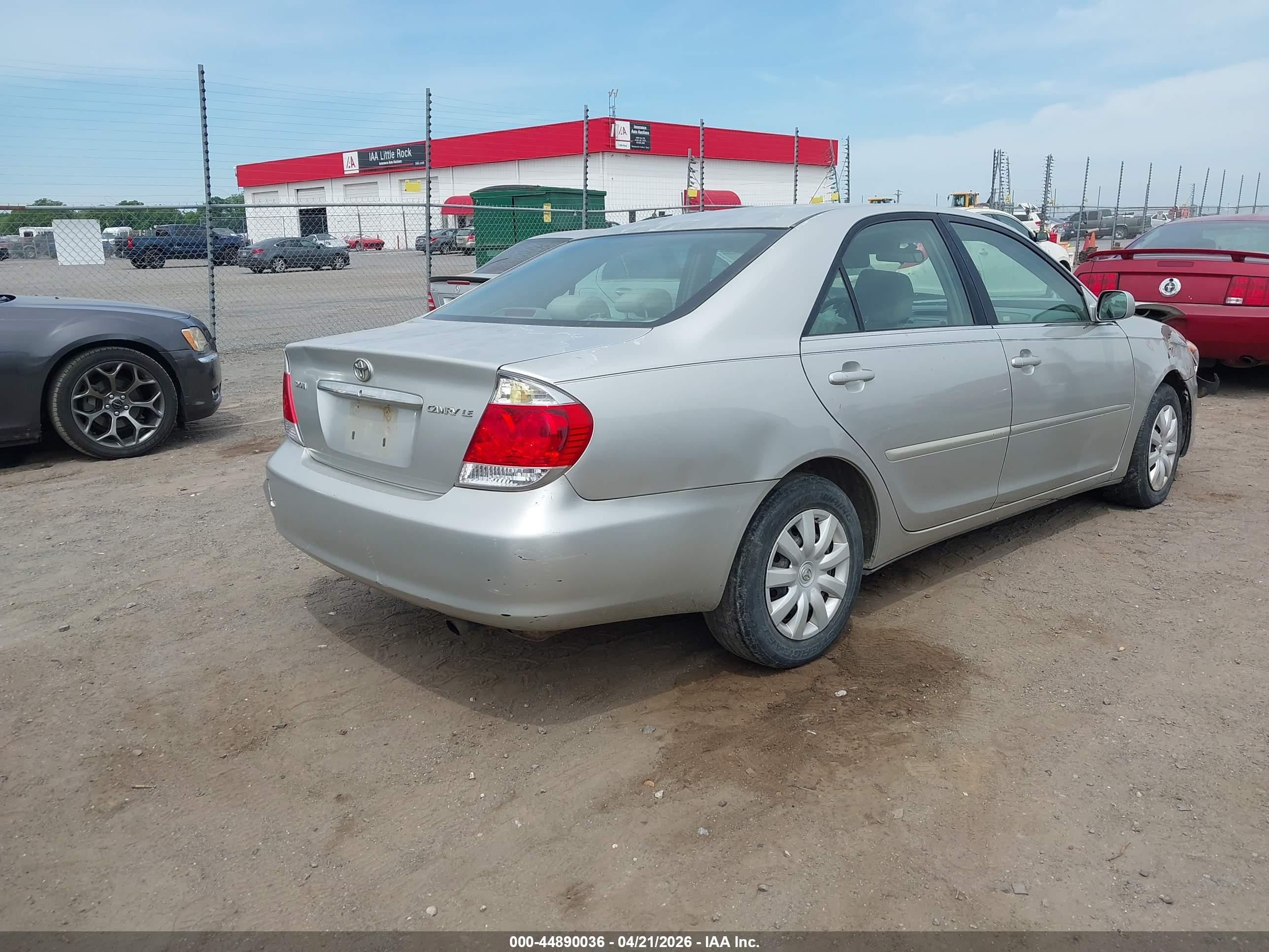 TOYOTA CAMRY image 4