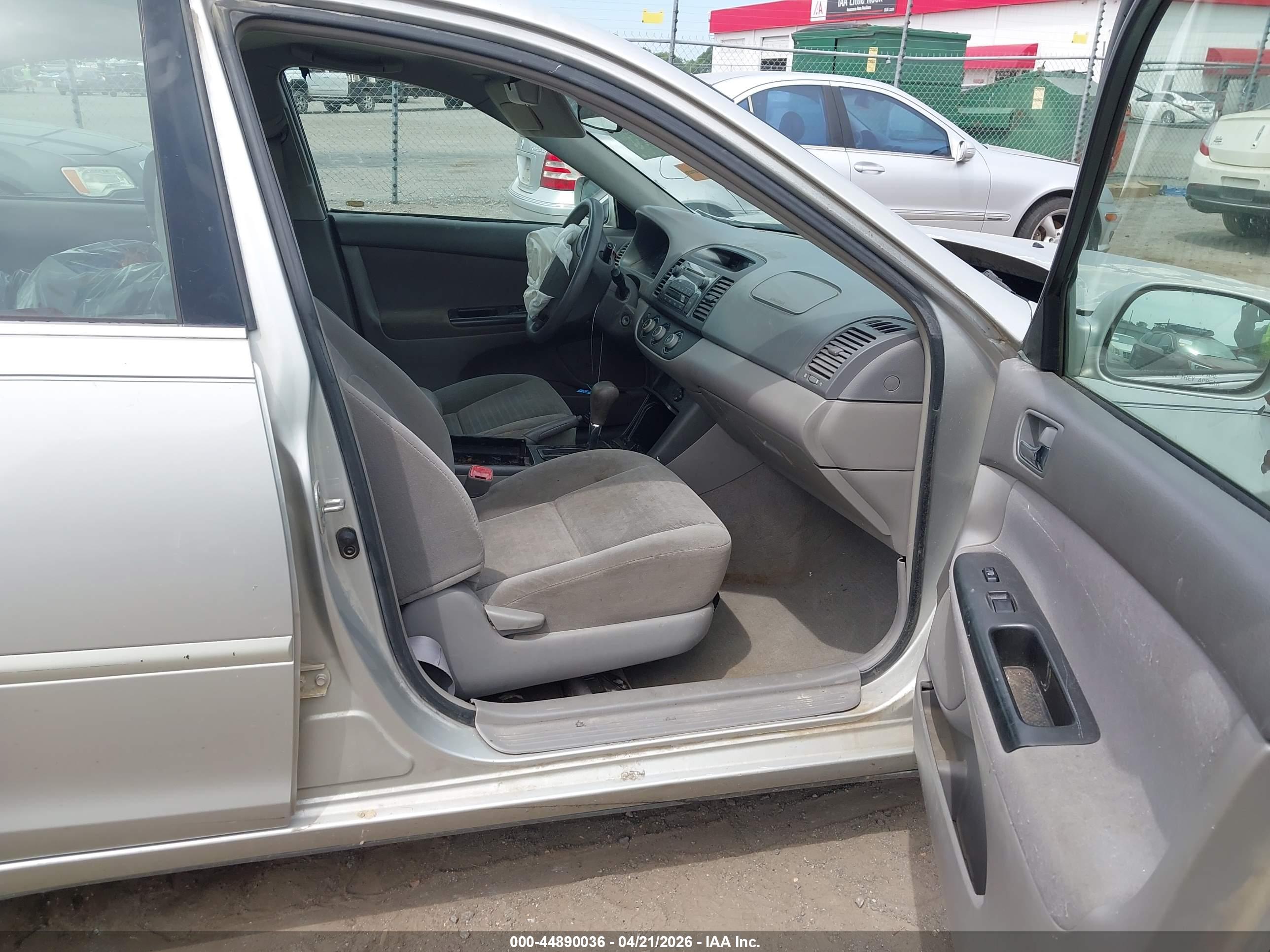 TOYOTA CAMRY image 5