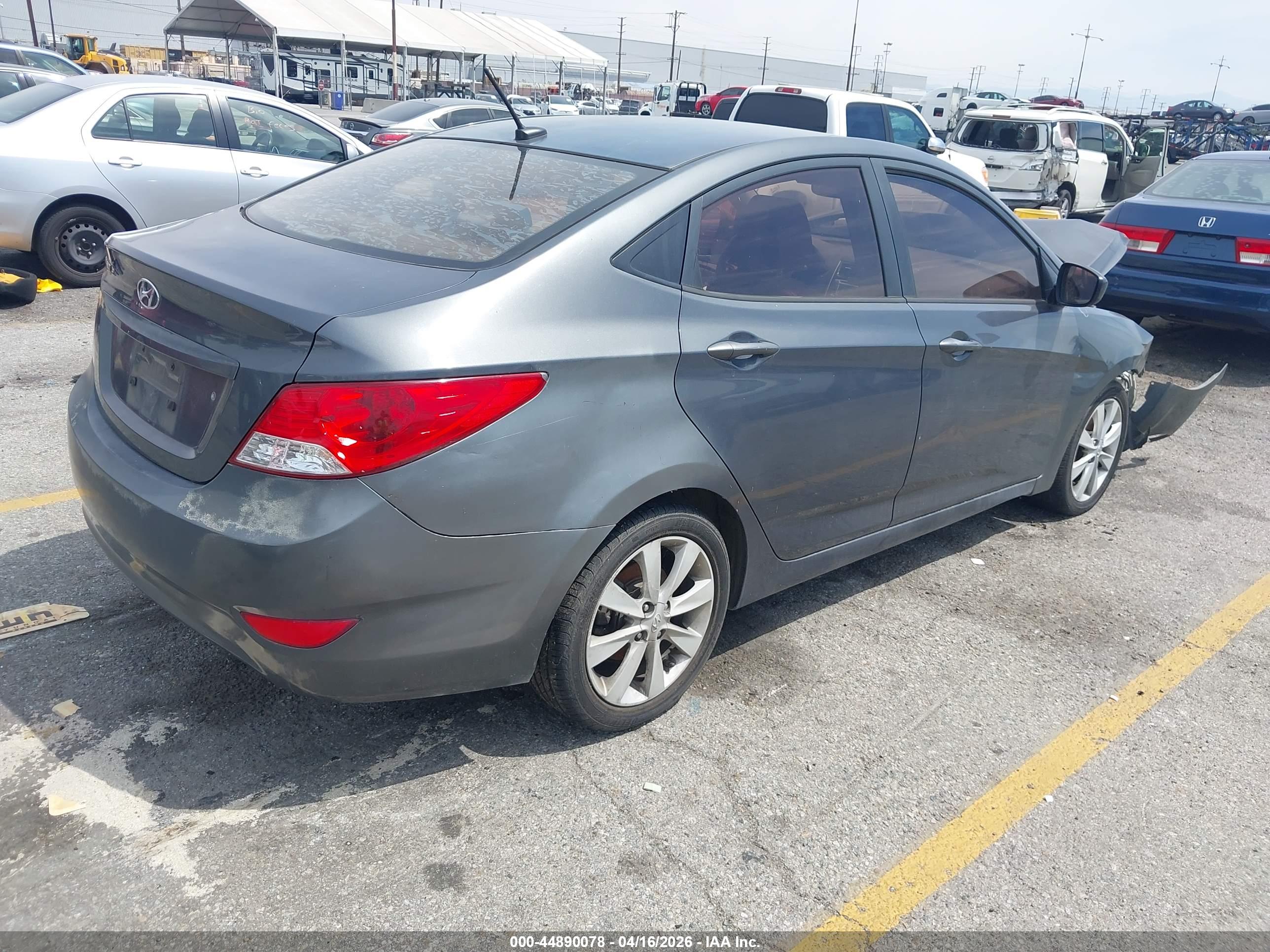 HYUNDAI ACCENT image 4