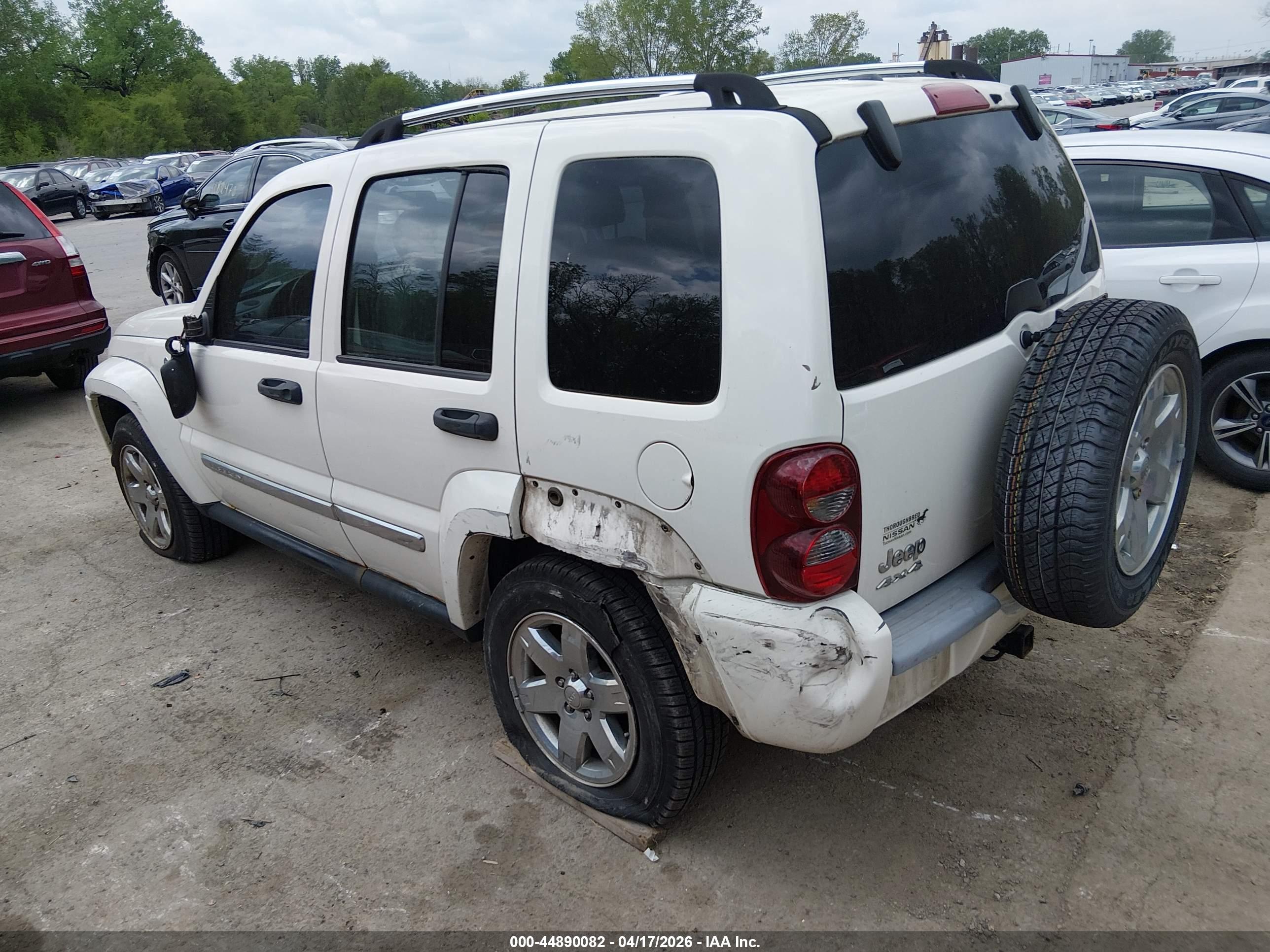 JEEP LIBERTY image 3