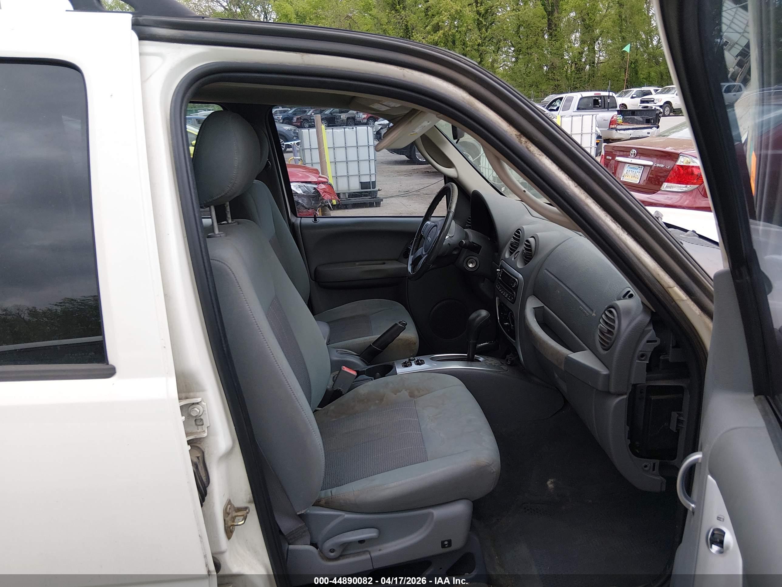 JEEP LIBERTY image 5