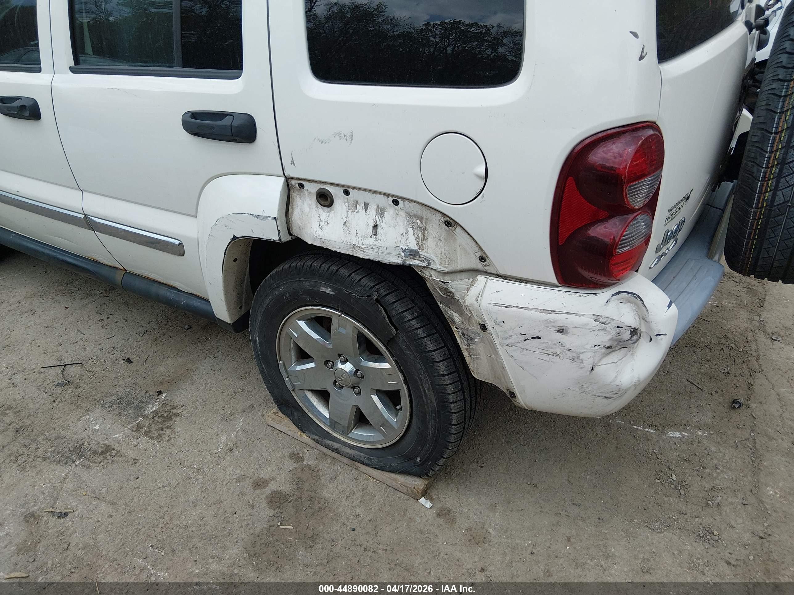 JEEP LIBERTY image 6