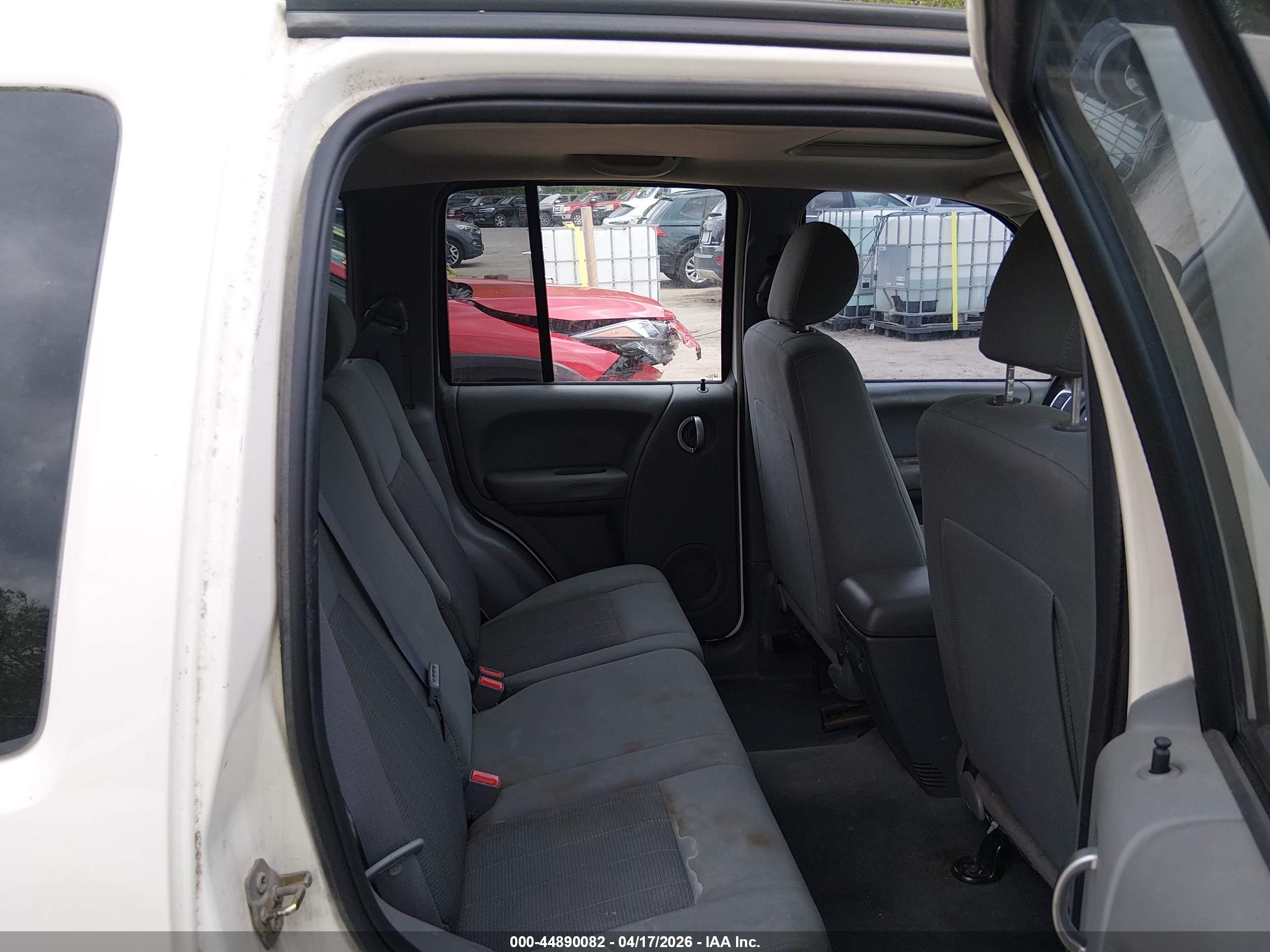 JEEP LIBERTY image 8