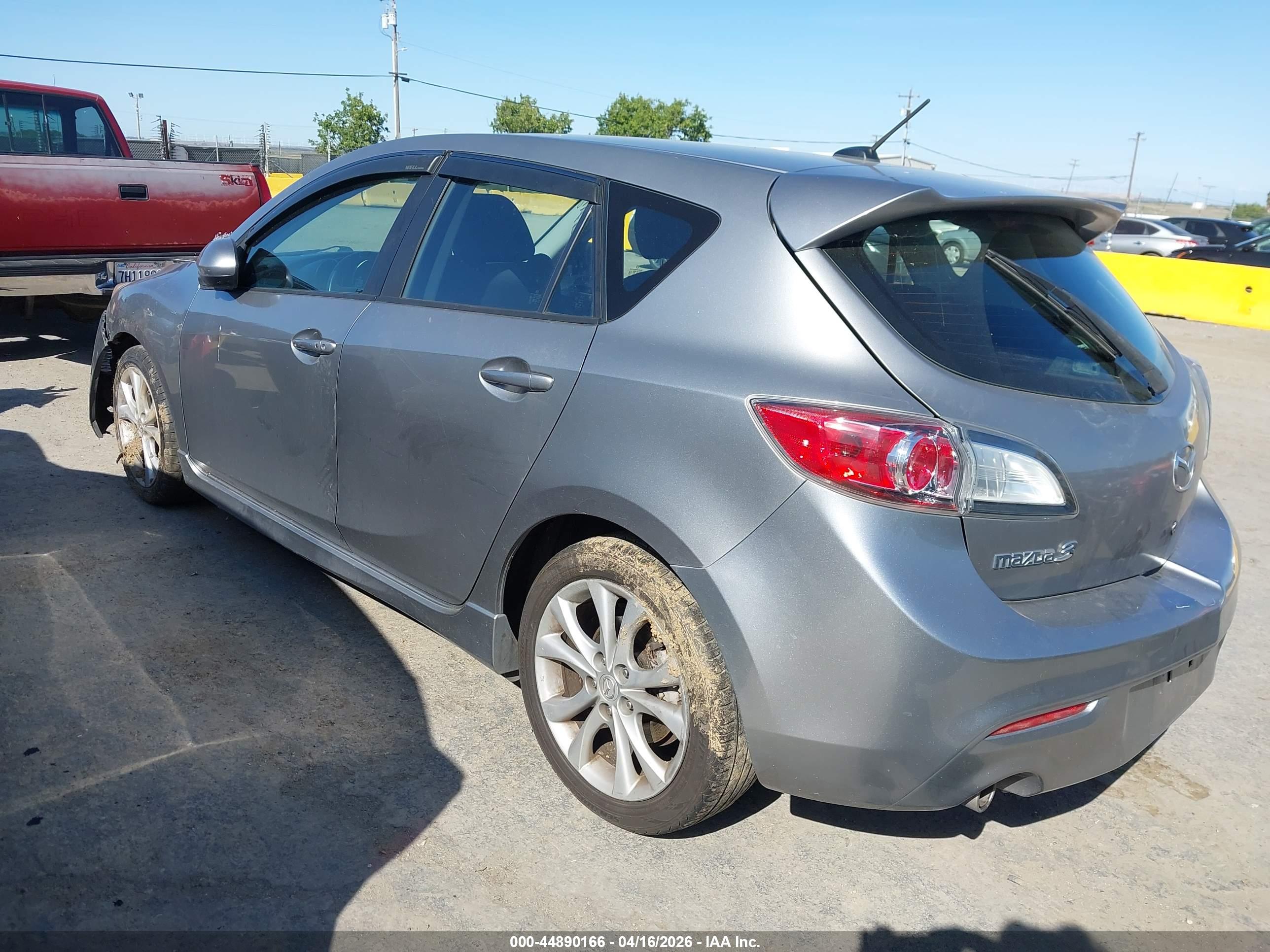 MAZDA MAZDA3 image 3