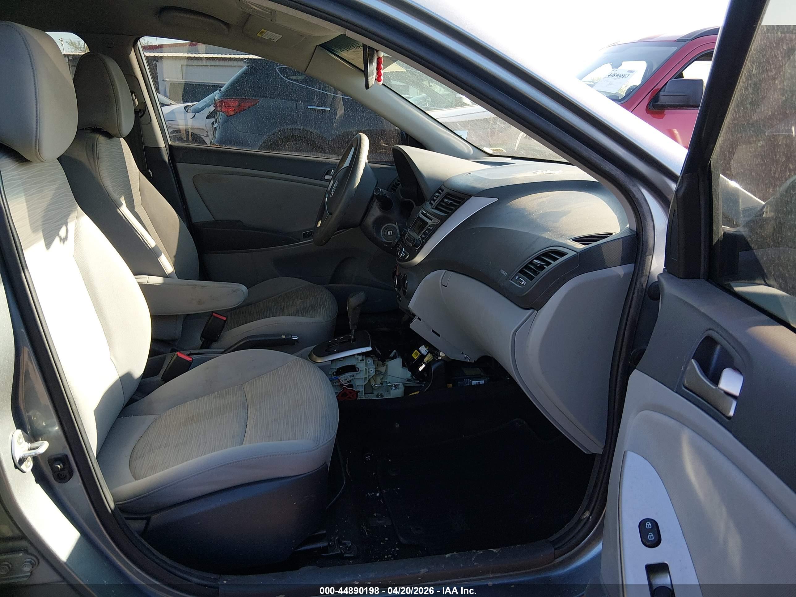 HYUNDAI ACCENT image 5