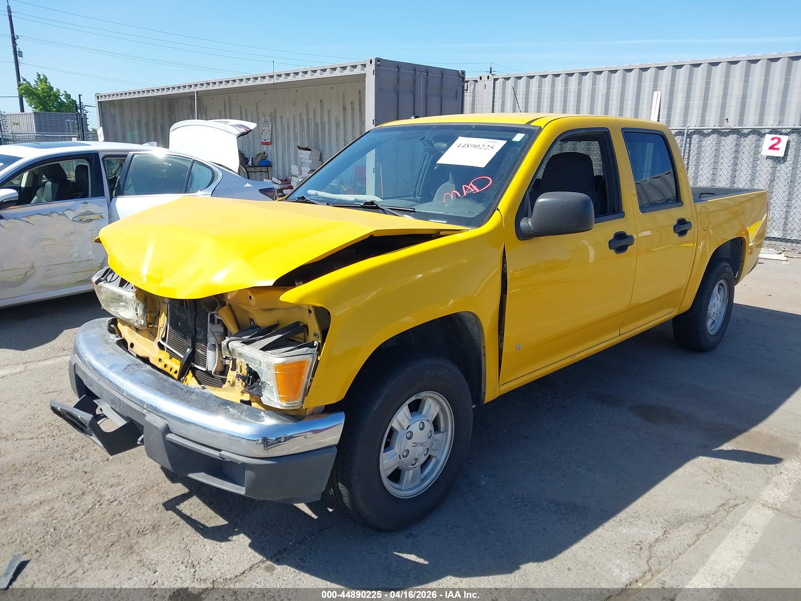 GMC CANYON image 2