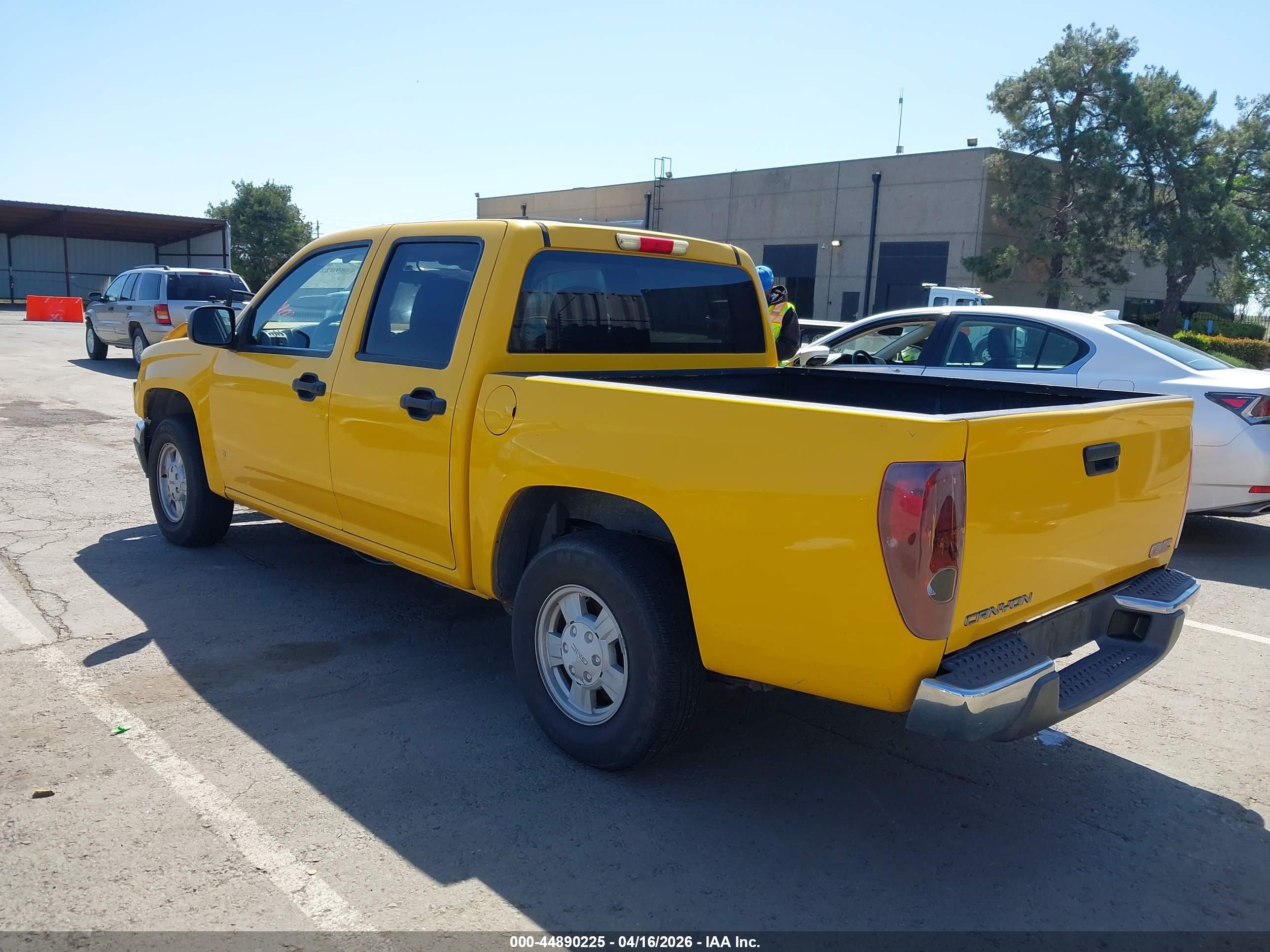 GMC CANYON image 3
