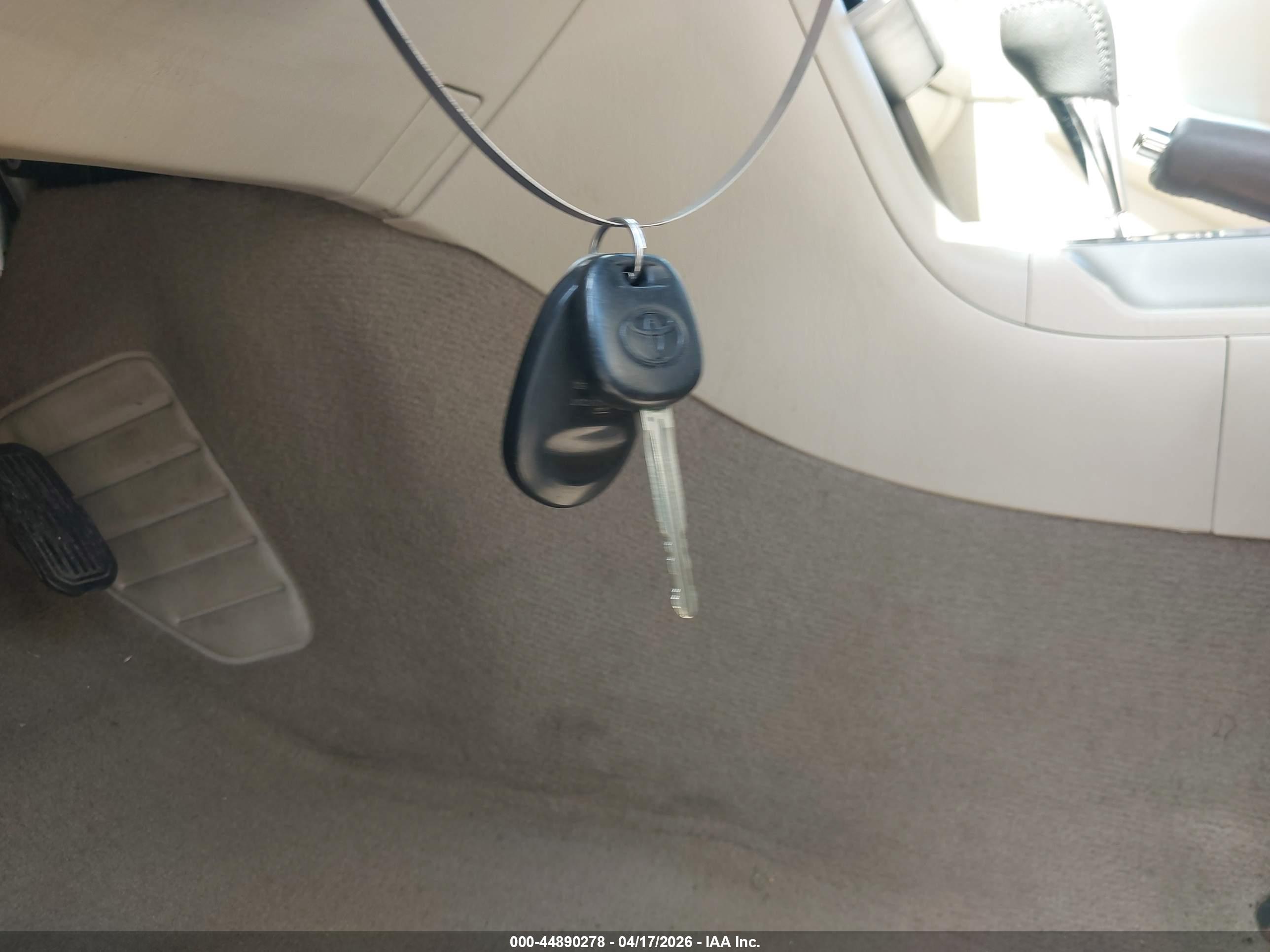 TOYOTA CAMRY image 11