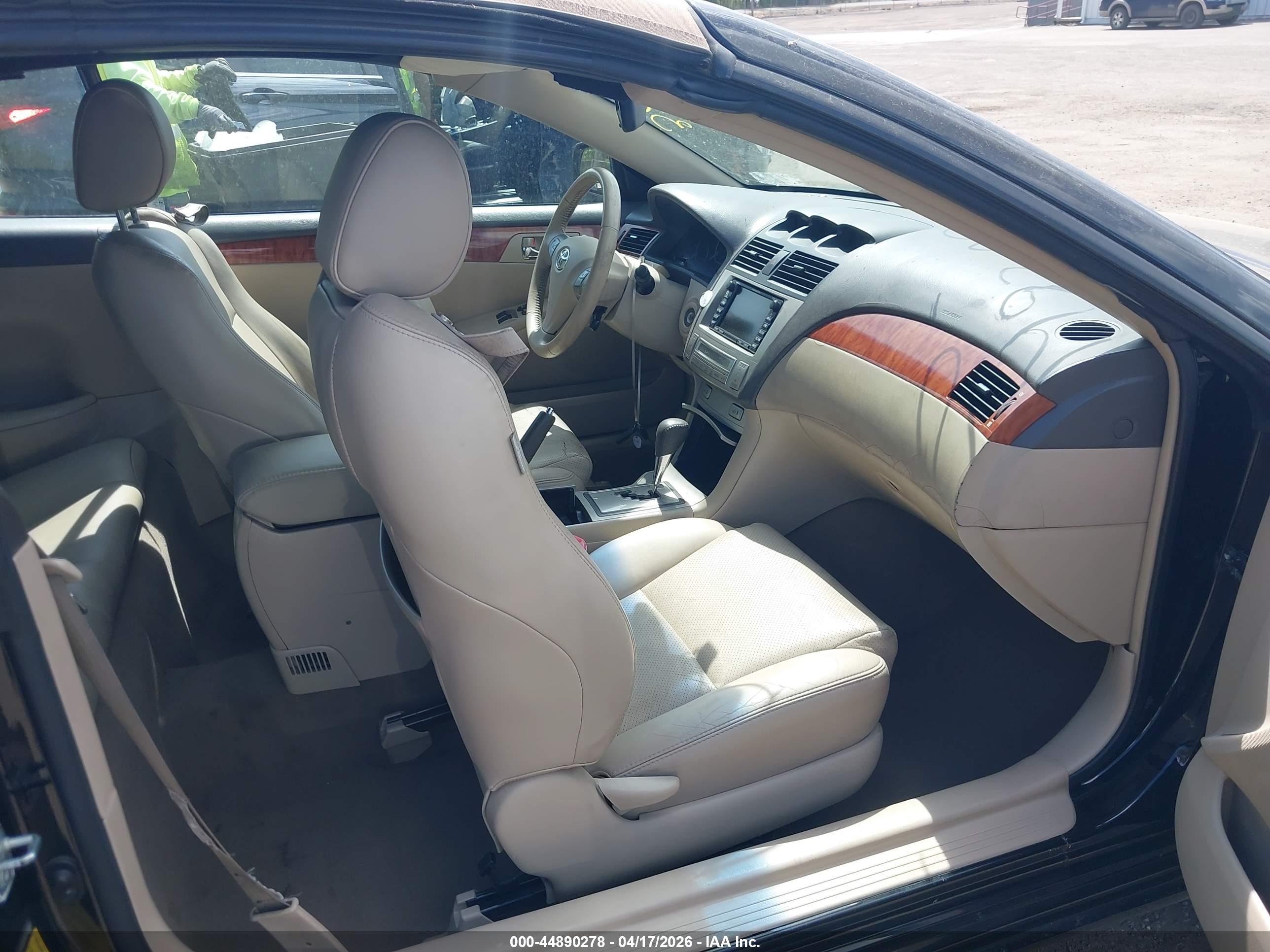 TOYOTA CAMRY image 5