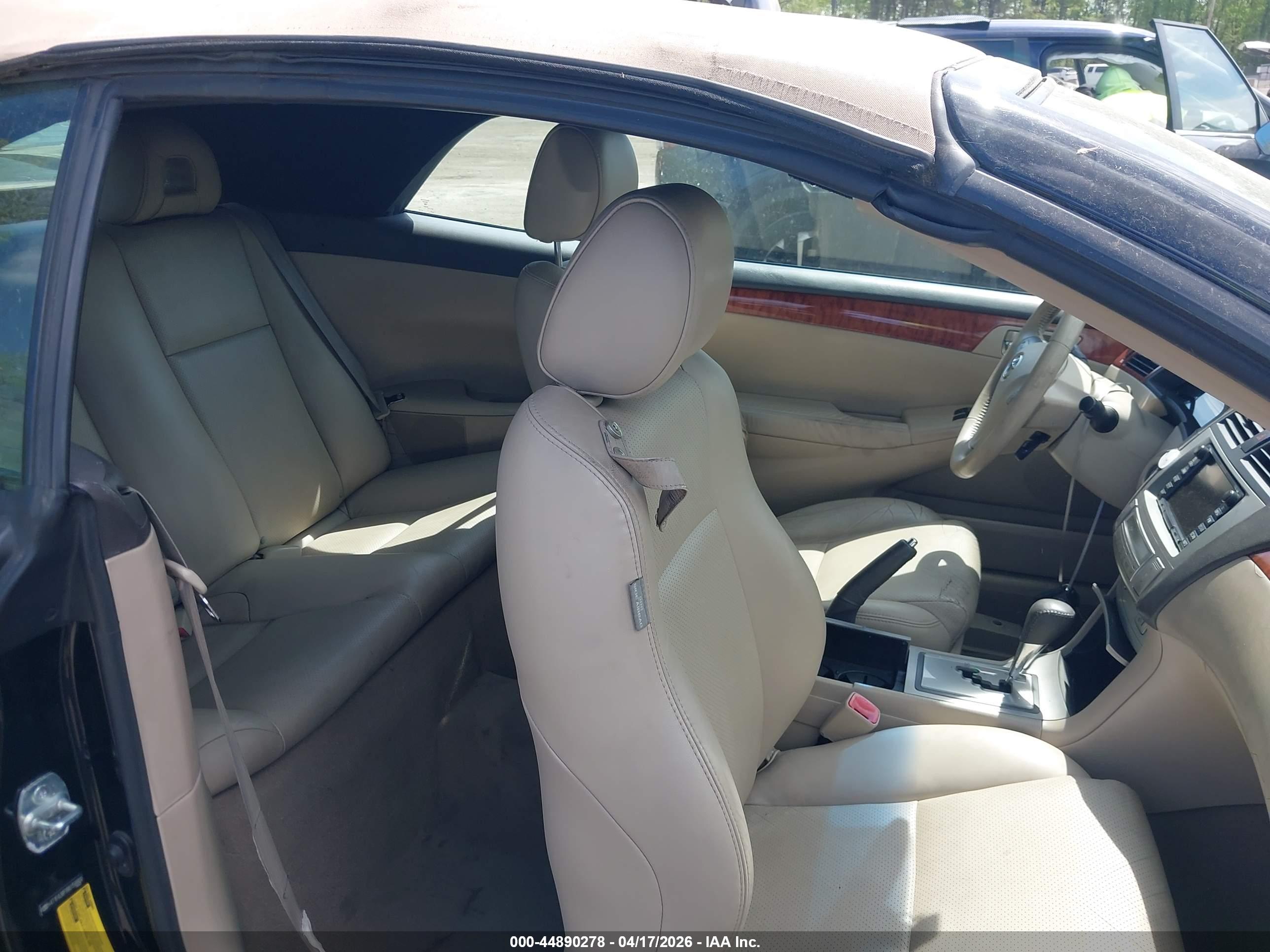 TOYOTA CAMRY image 8