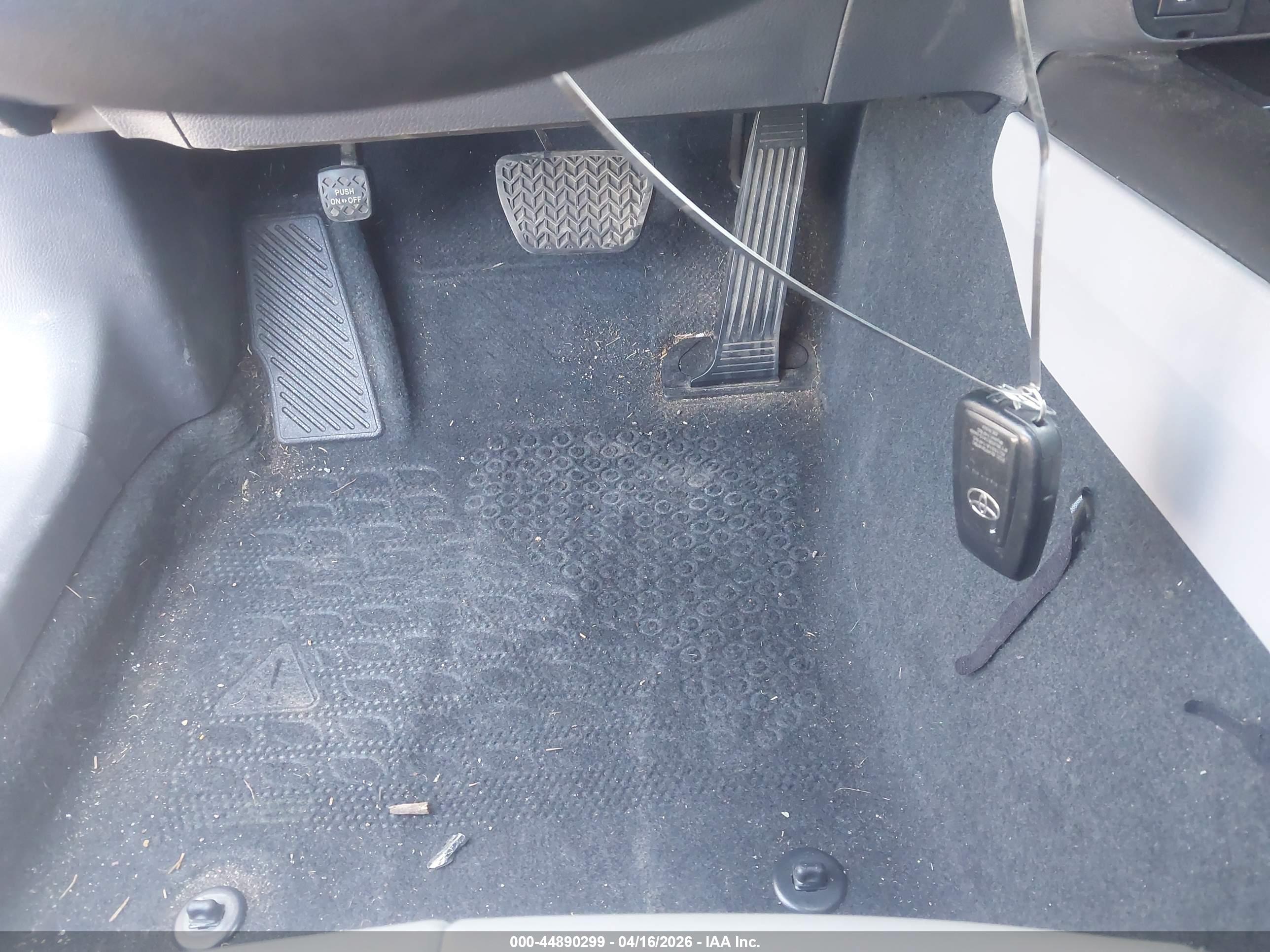 TOYOTA CAMRY image 11