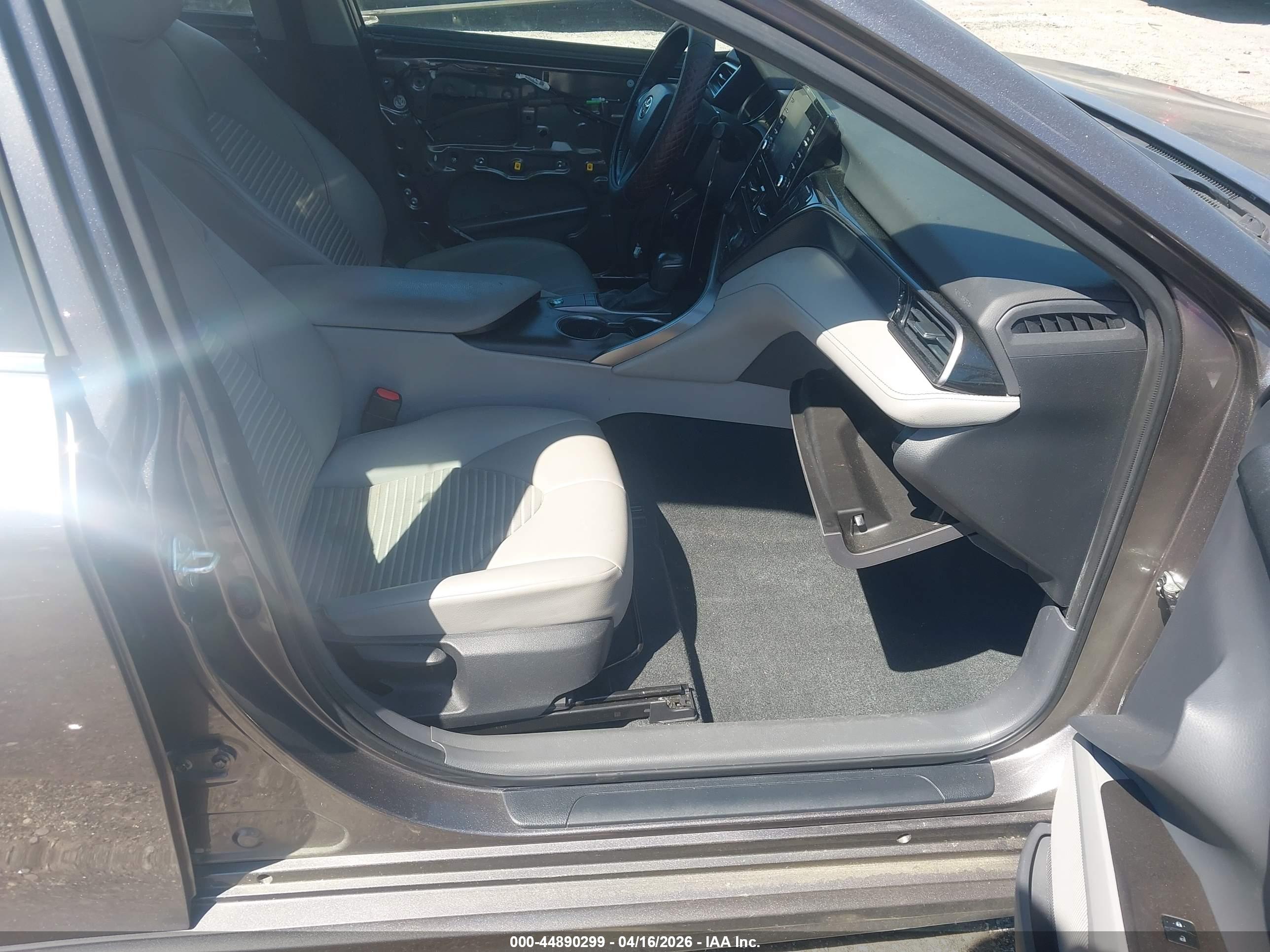 TOYOTA CAMRY image 5