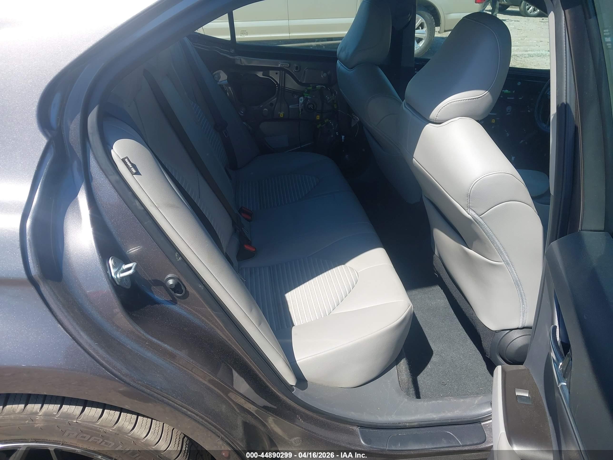 TOYOTA CAMRY image 8