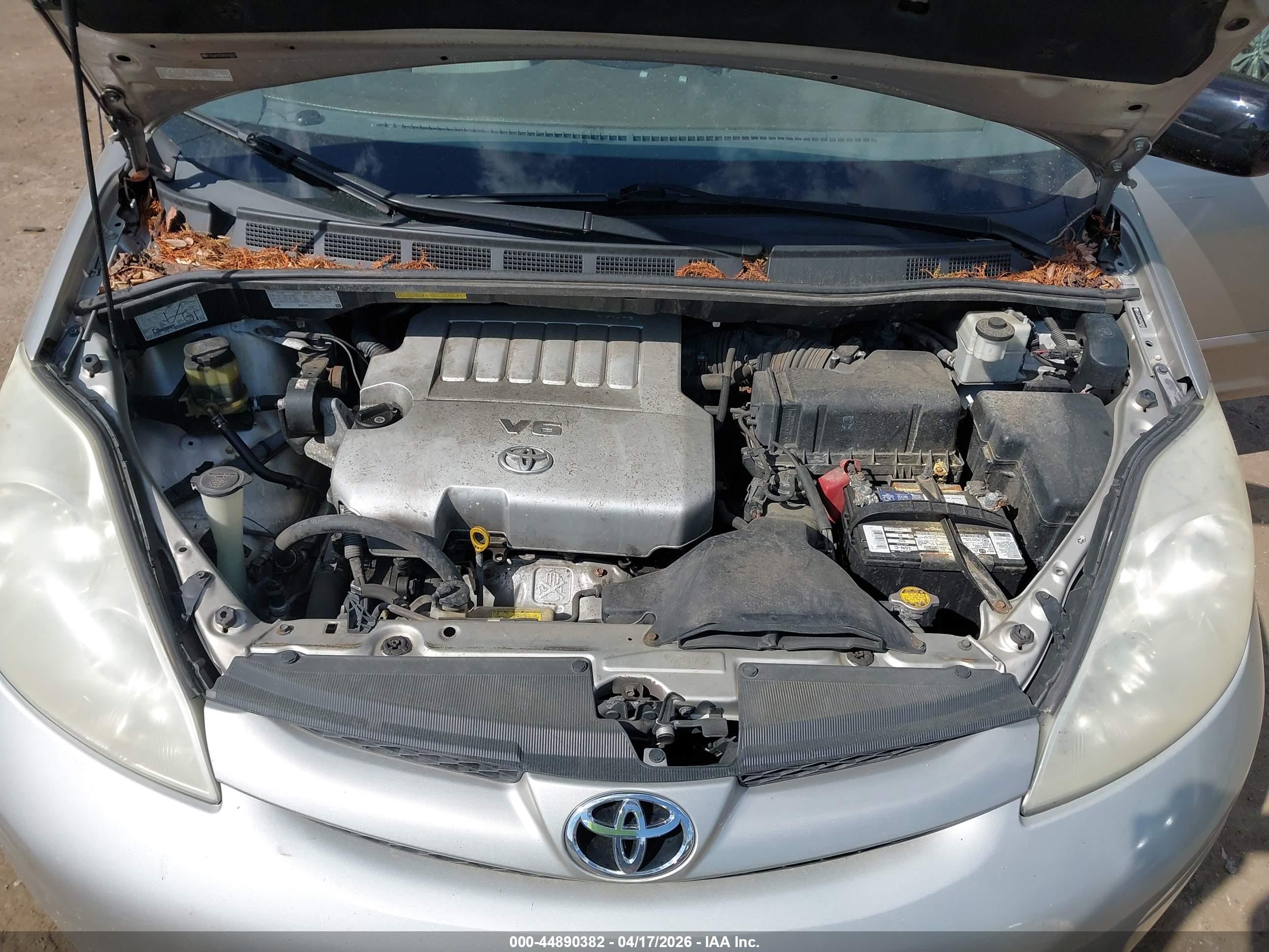 TOYOTA SIENNA image 10