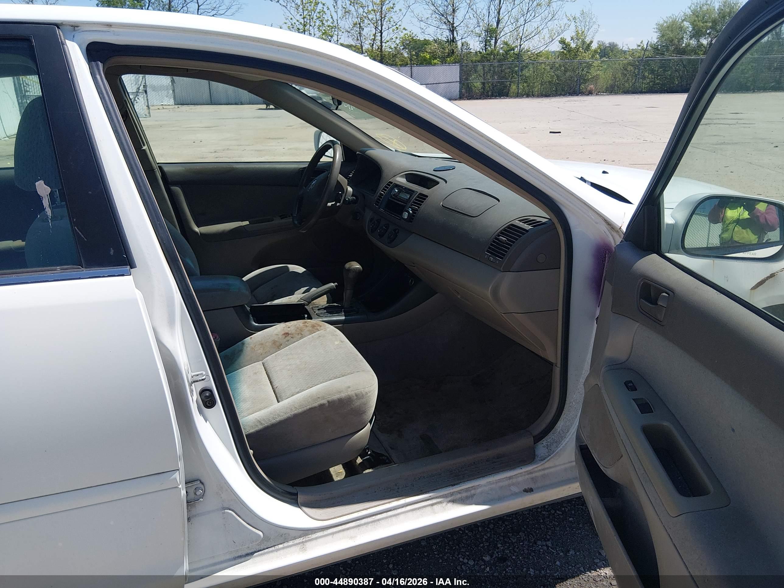 TOYOTA CAMRY image 5