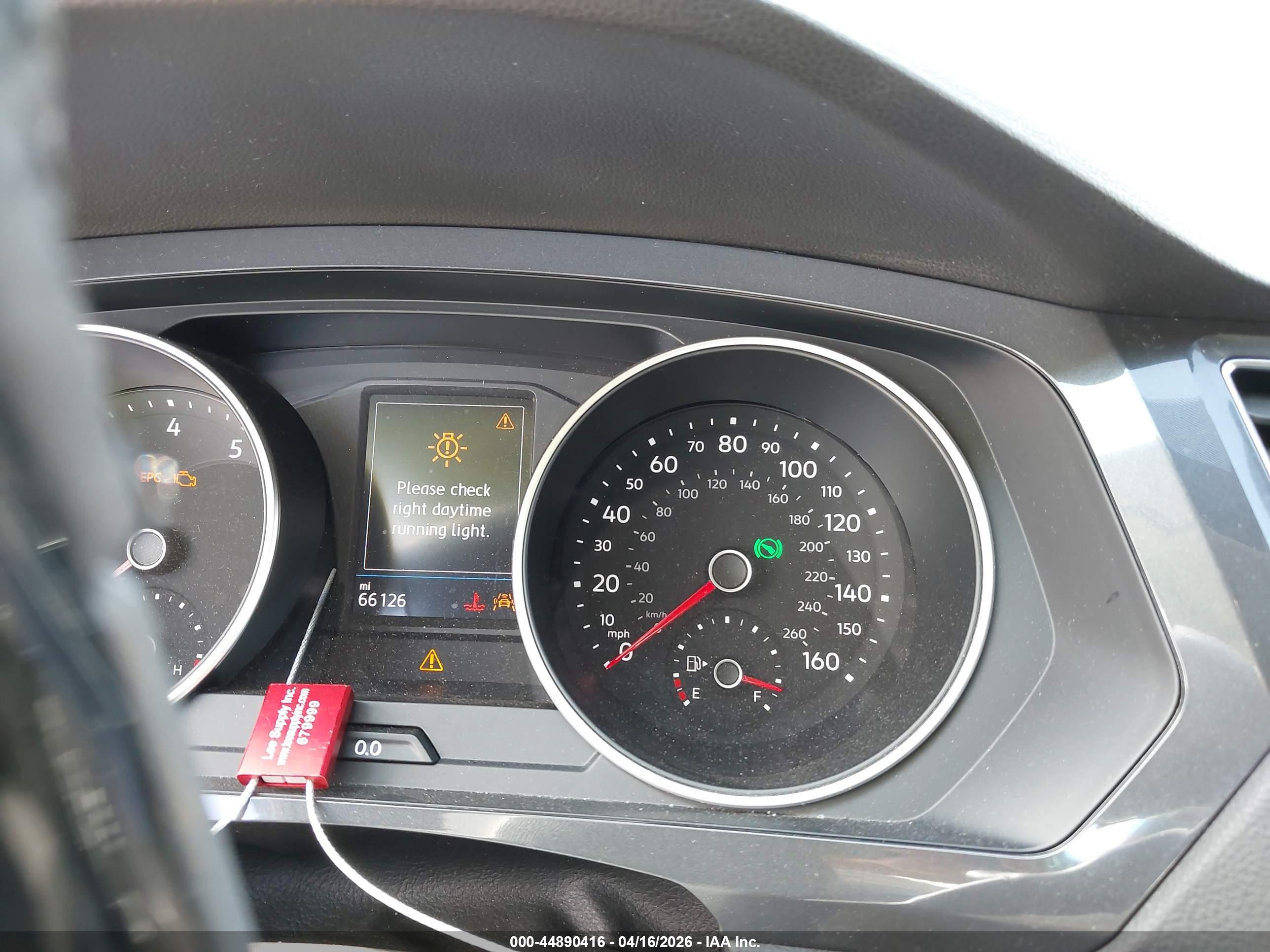VOLKSWAGEN TIGUAN image 7