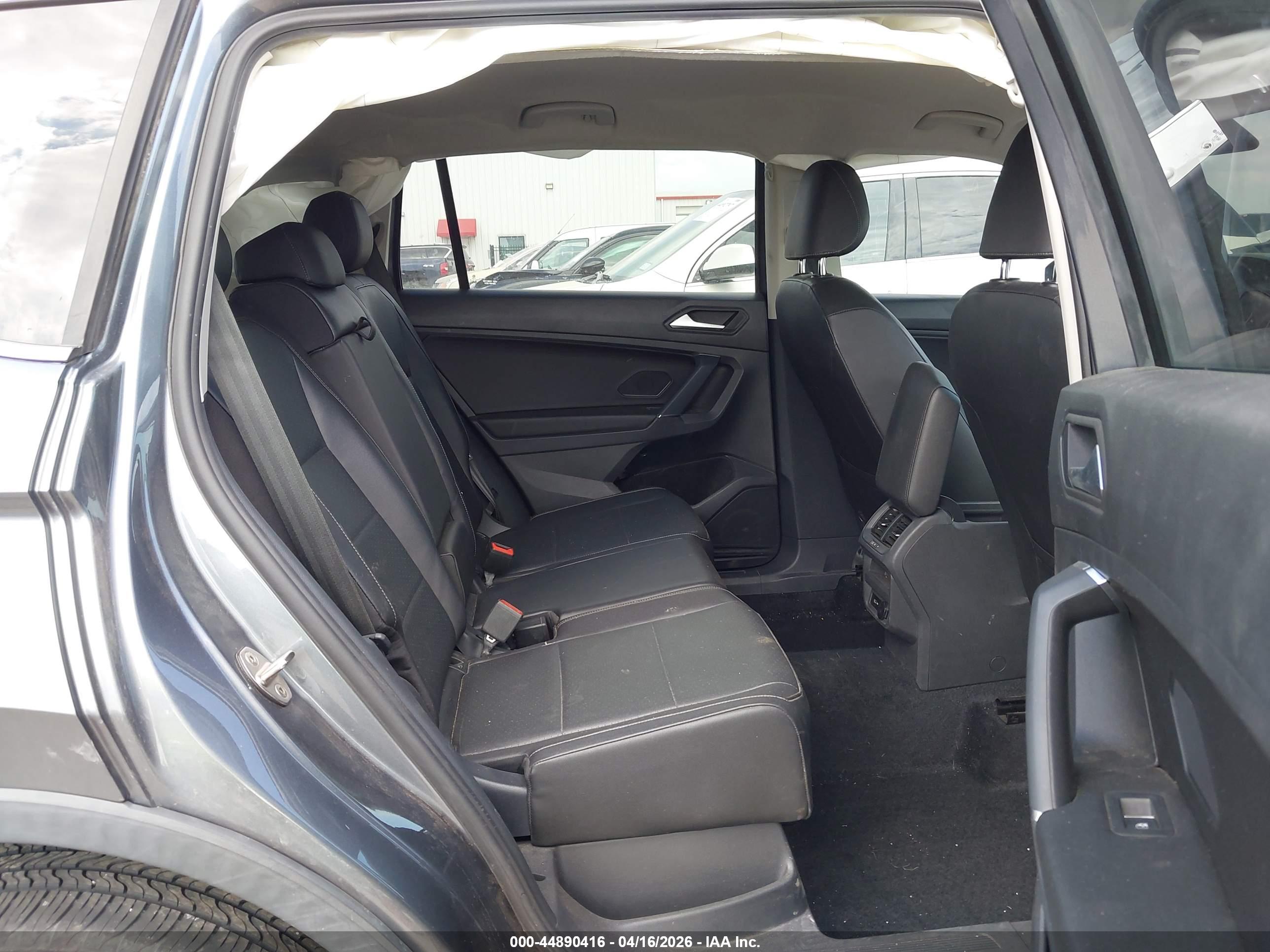 VOLKSWAGEN TIGUAN image 8