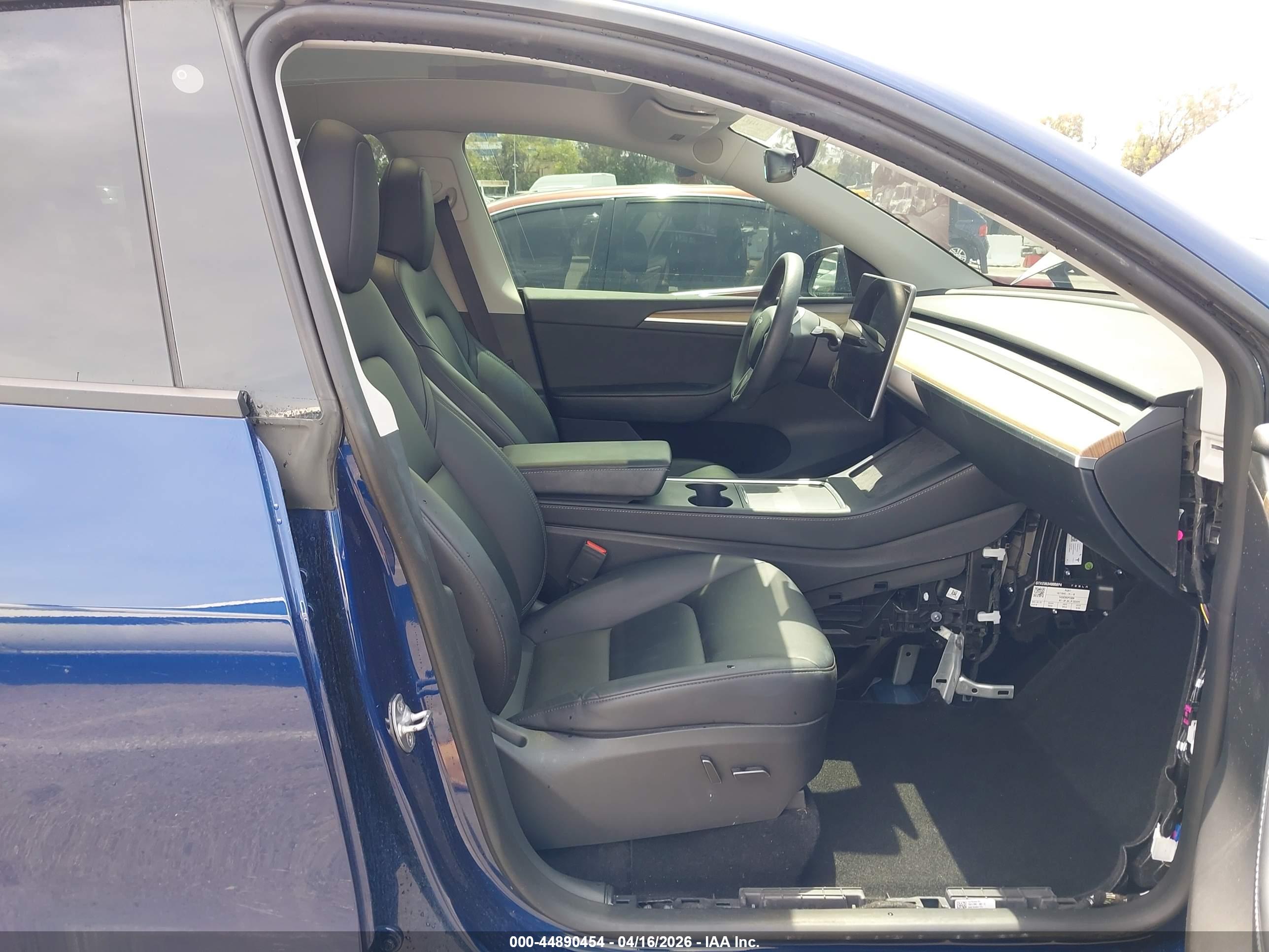 TESLA MODEL image 5
