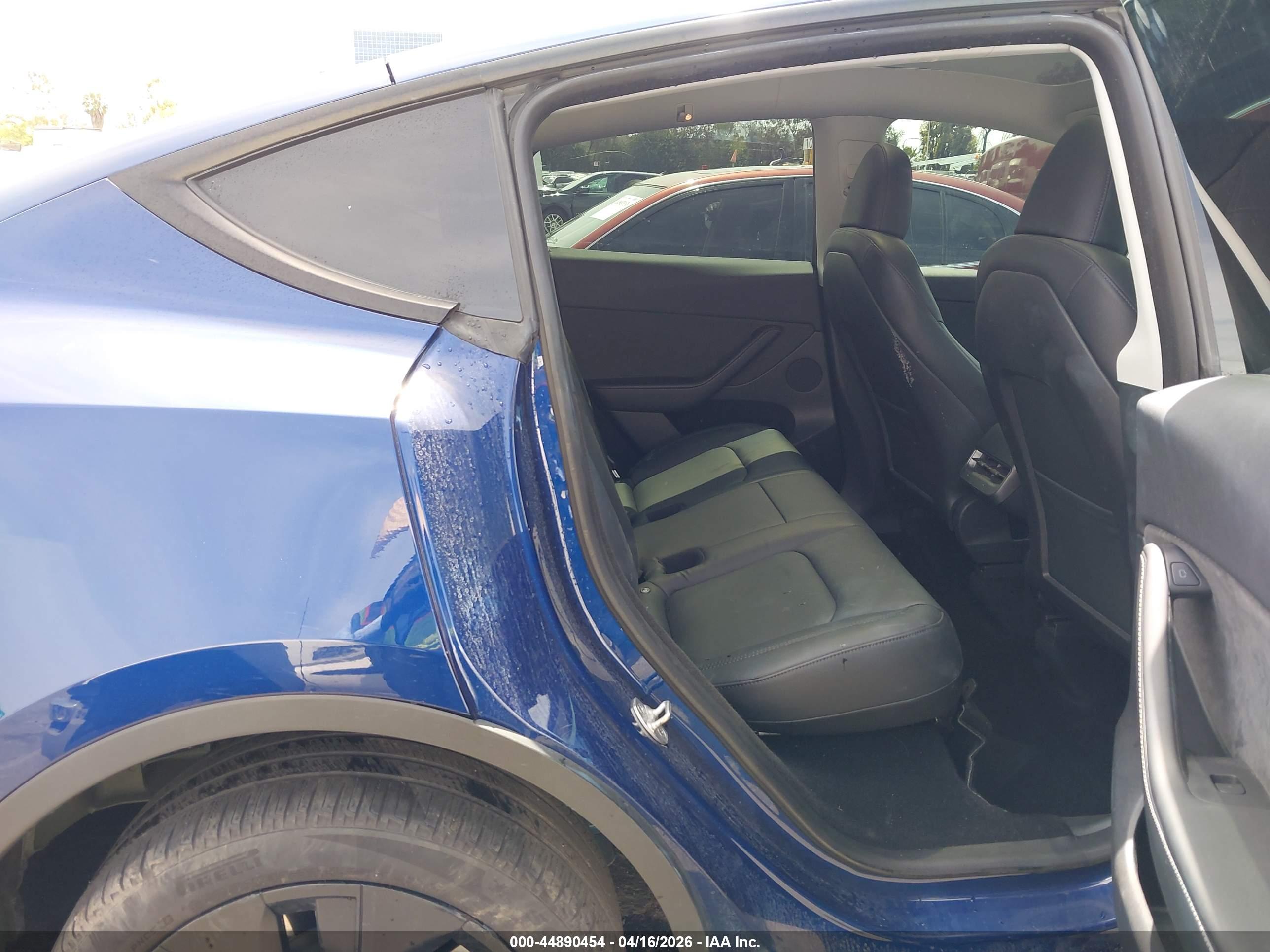 TESLA MODEL image 8