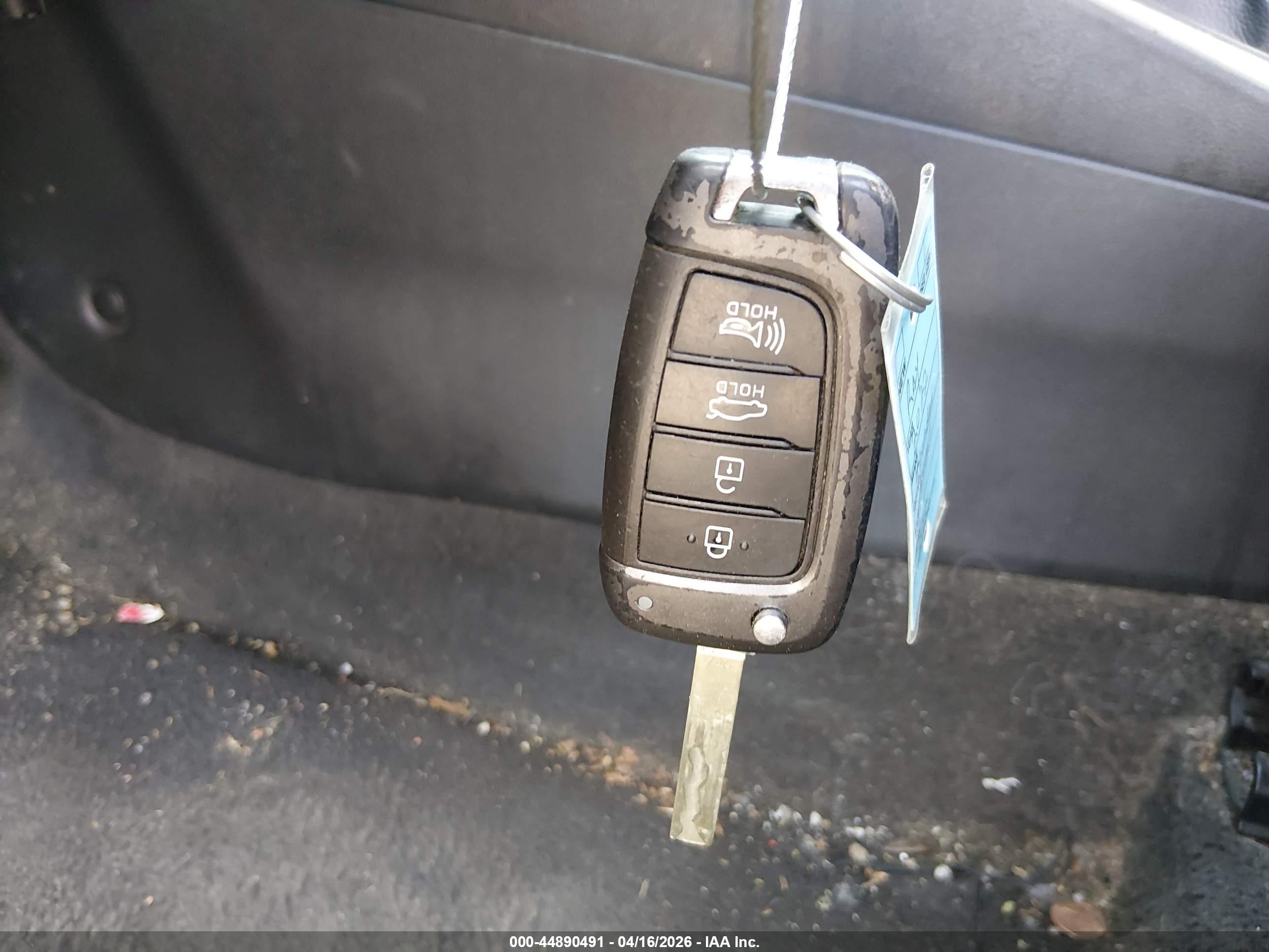 HYUNDAI ACCENT image 11