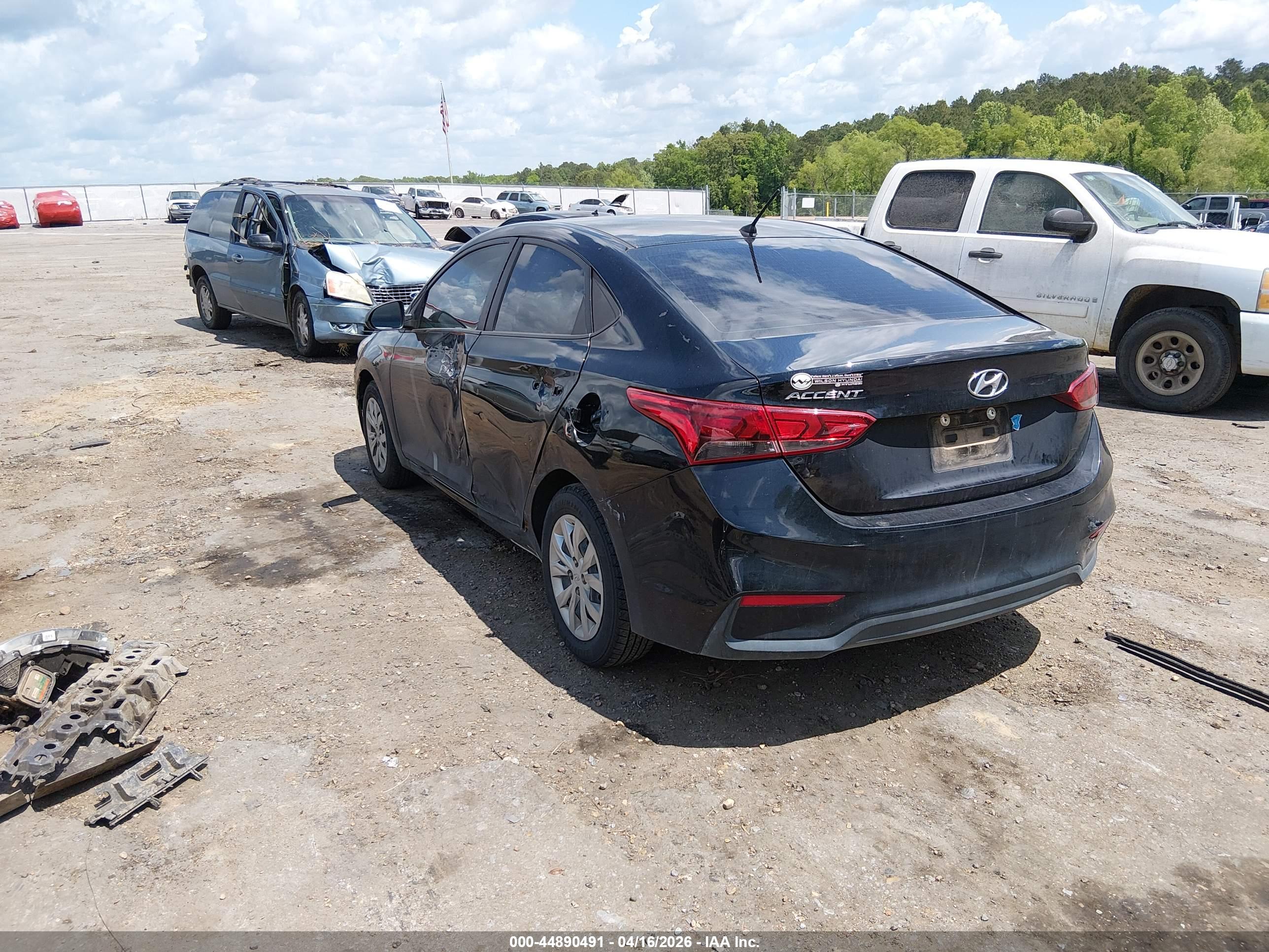 HYUNDAI ACCENT image 3