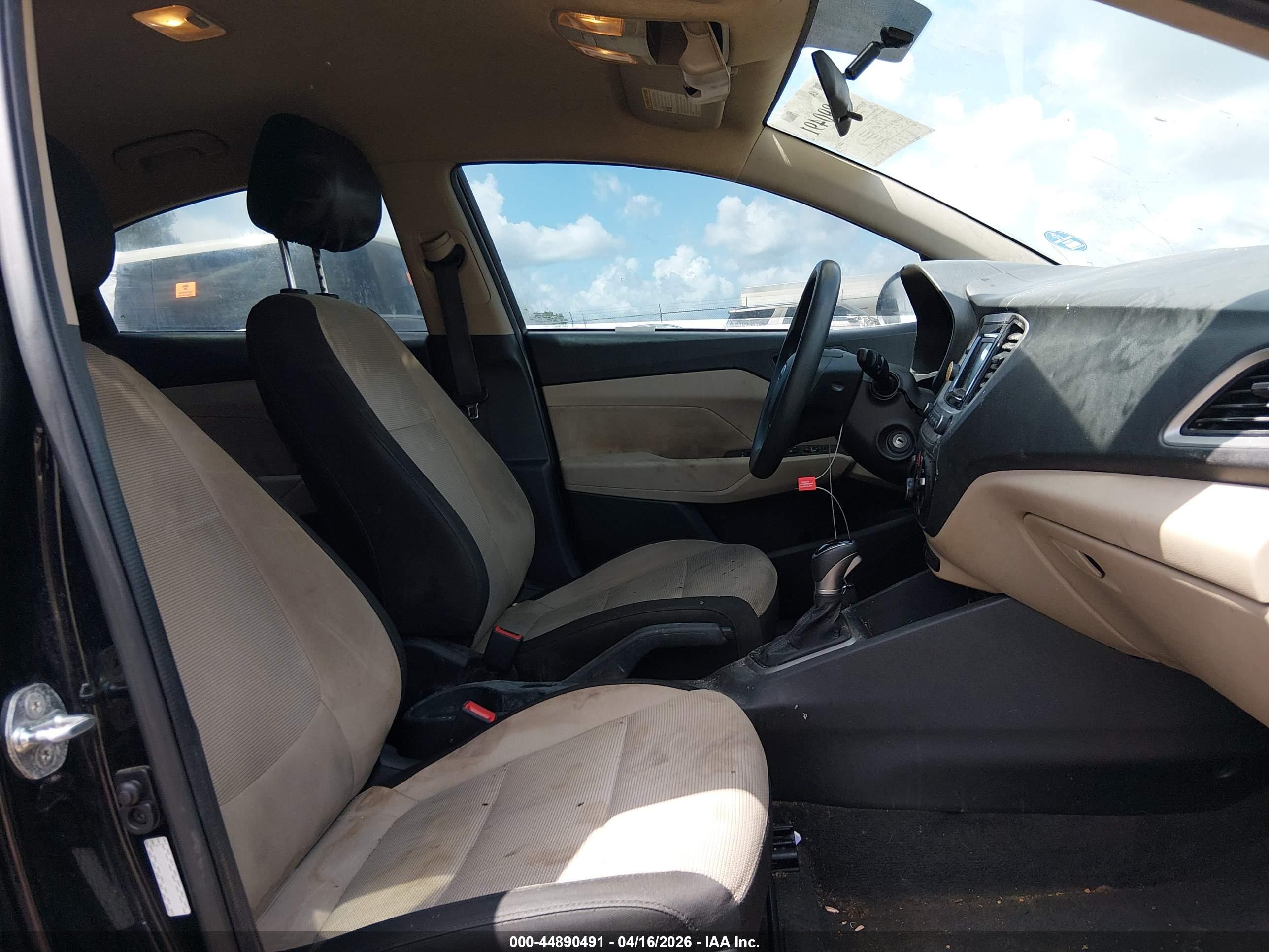 HYUNDAI ACCENT image 5