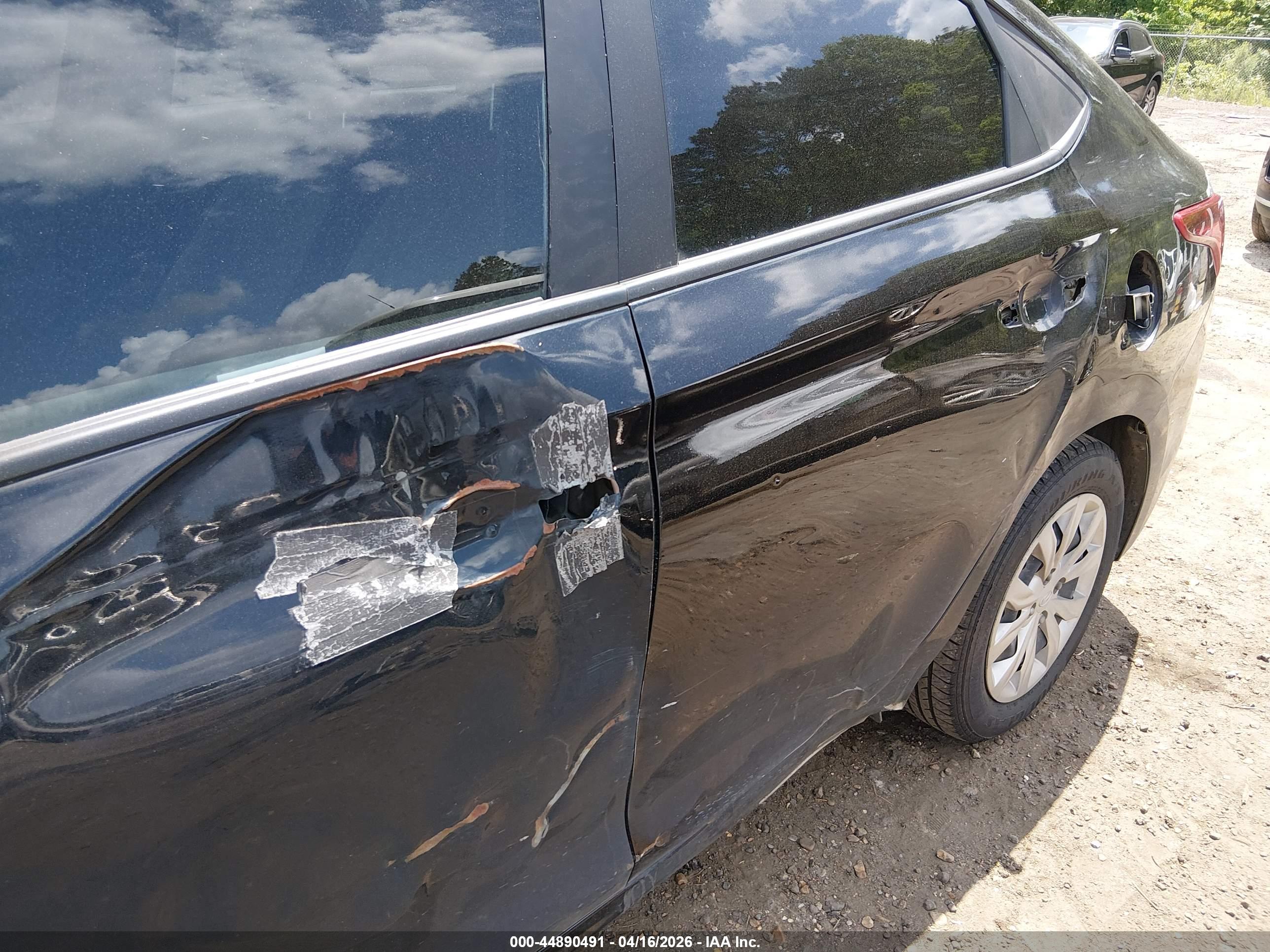 HYUNDAI ACCENT image 6